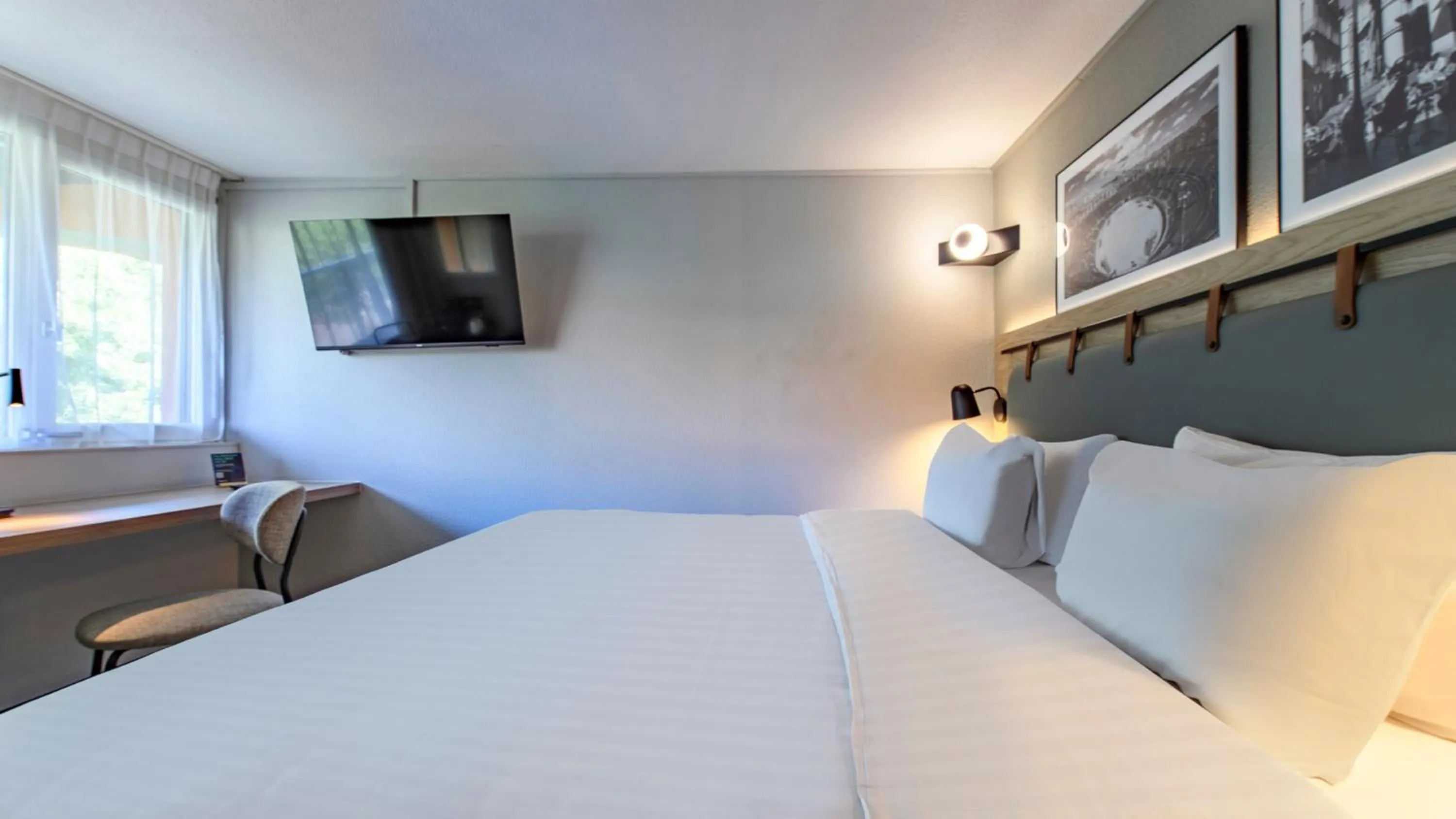 Bedroom, Bed in Campanile PRIME - Nîmes Centre