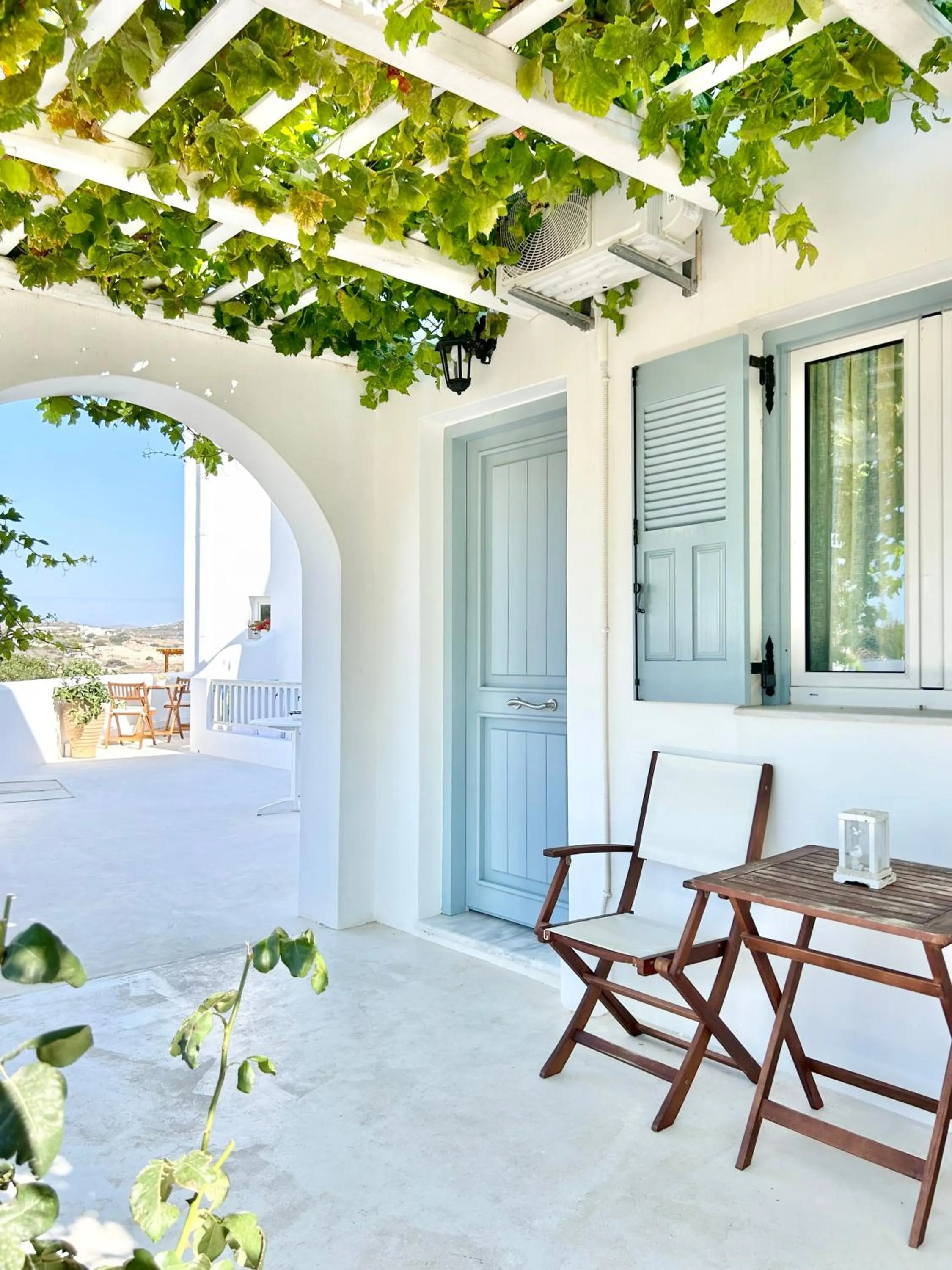 Patio in Anita Rooms & Suites Milos