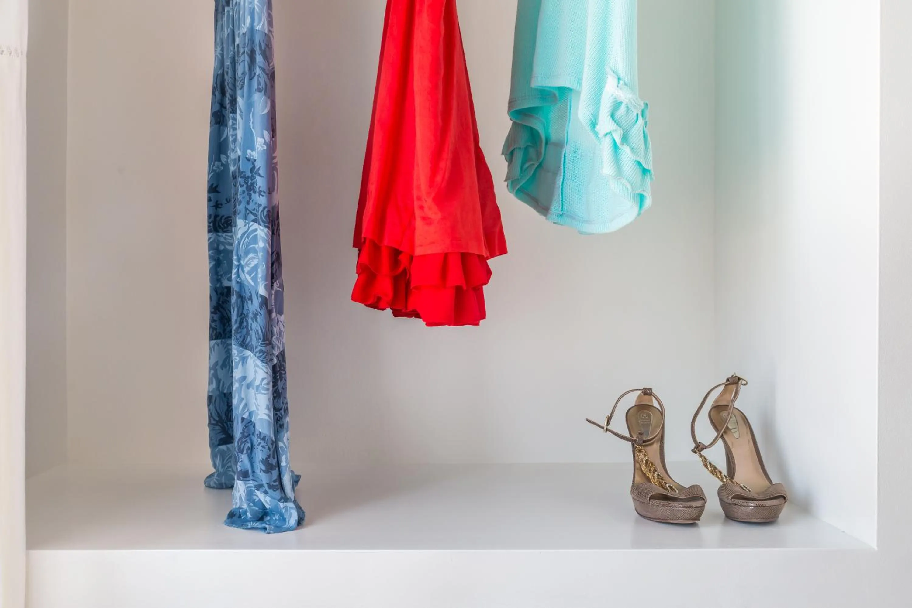 wardrobe in Anita Rooms & Suites Milos