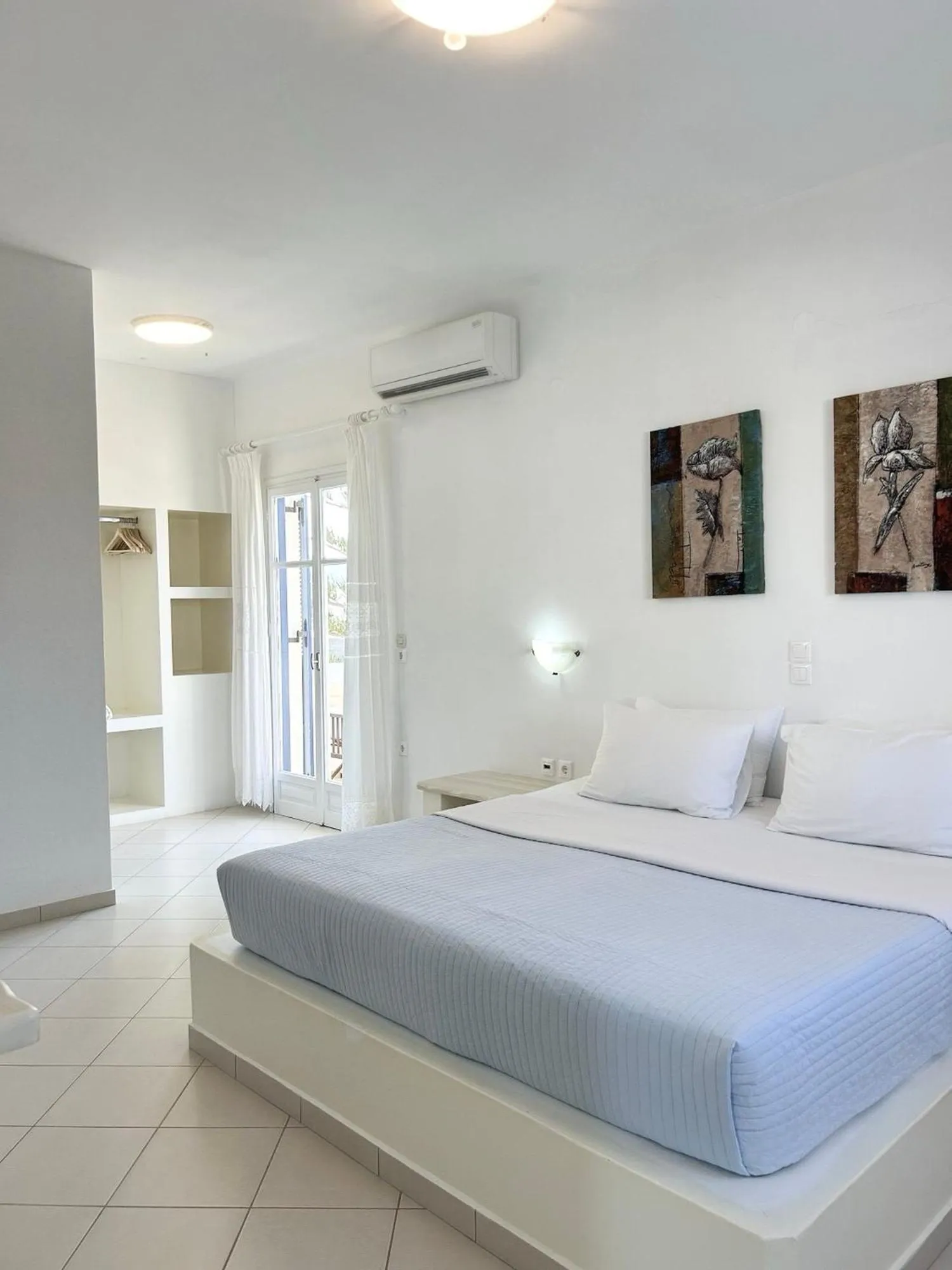 Photo of the whole room, Bed in Anita Rooms & Suites Milos