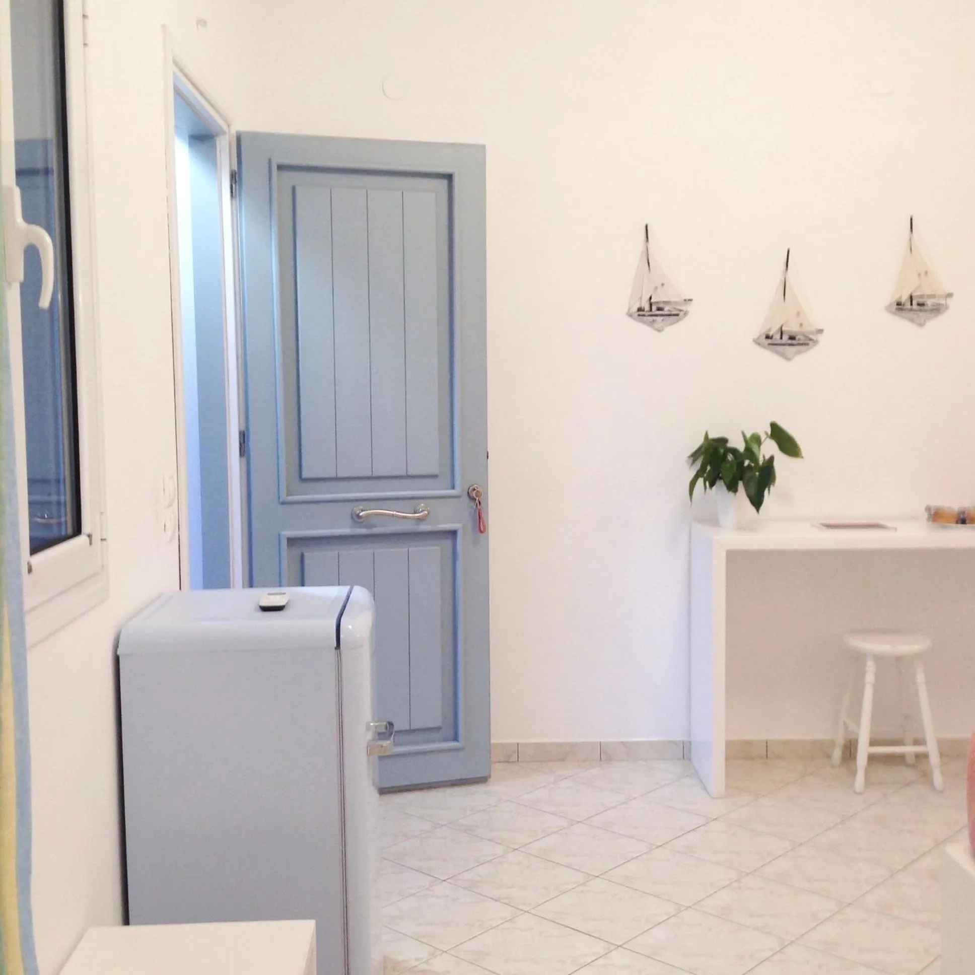 Coffee/tea facilities in Anita Rooms & Suites Milos