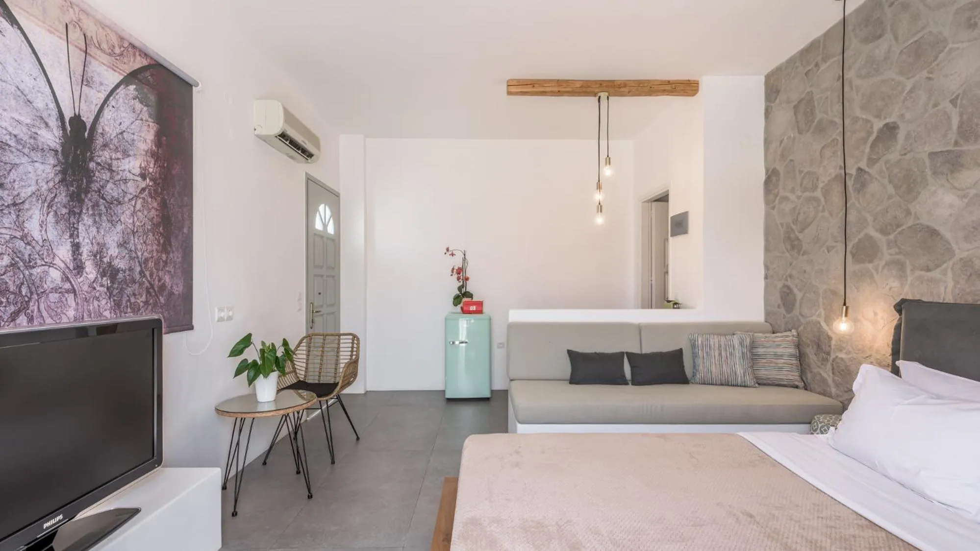 Photo of the whole room, Bed in Anita Rooms & Suites Milos