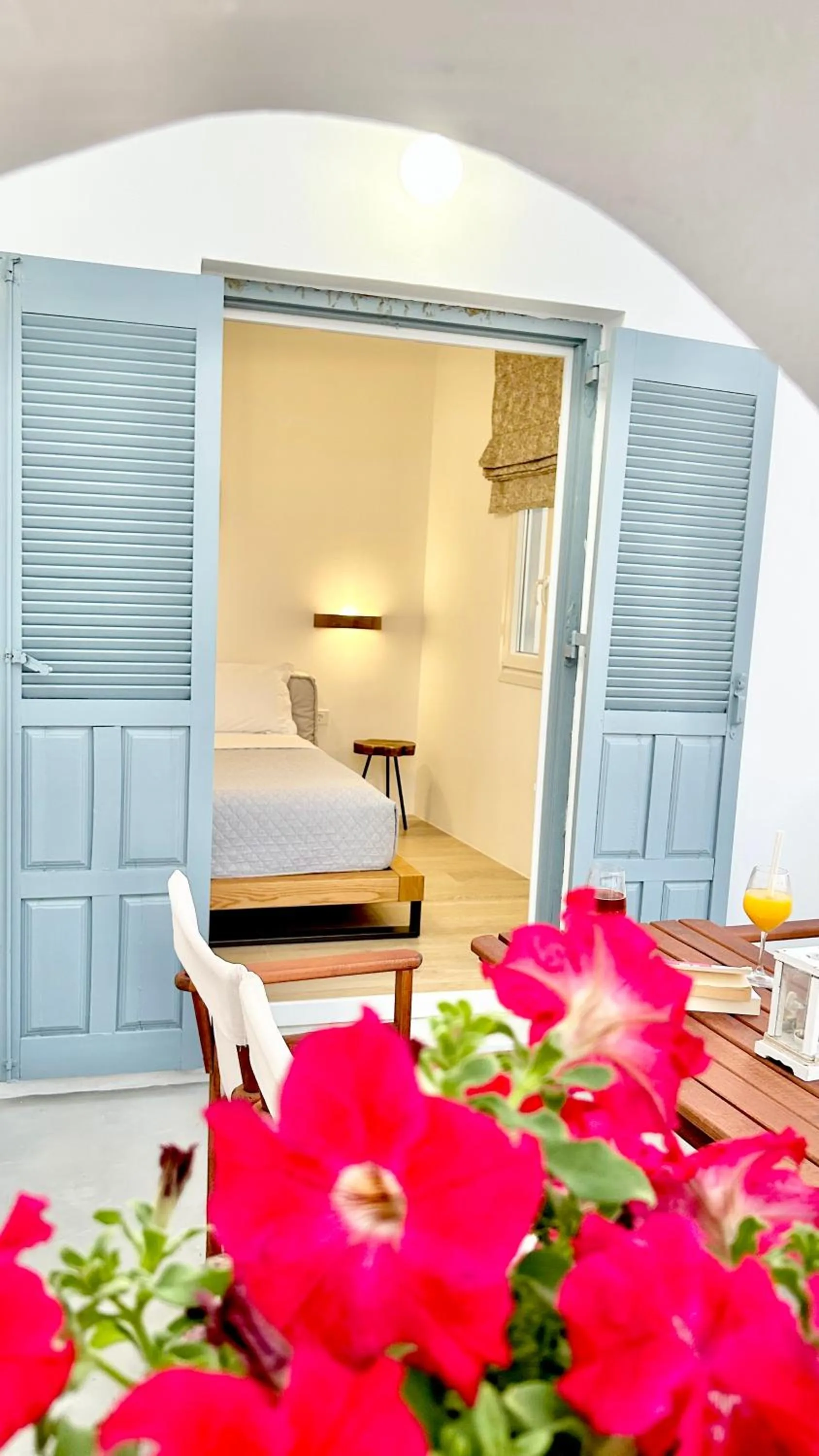 Seating area, Bed in Anita Rooms & Suites Milos