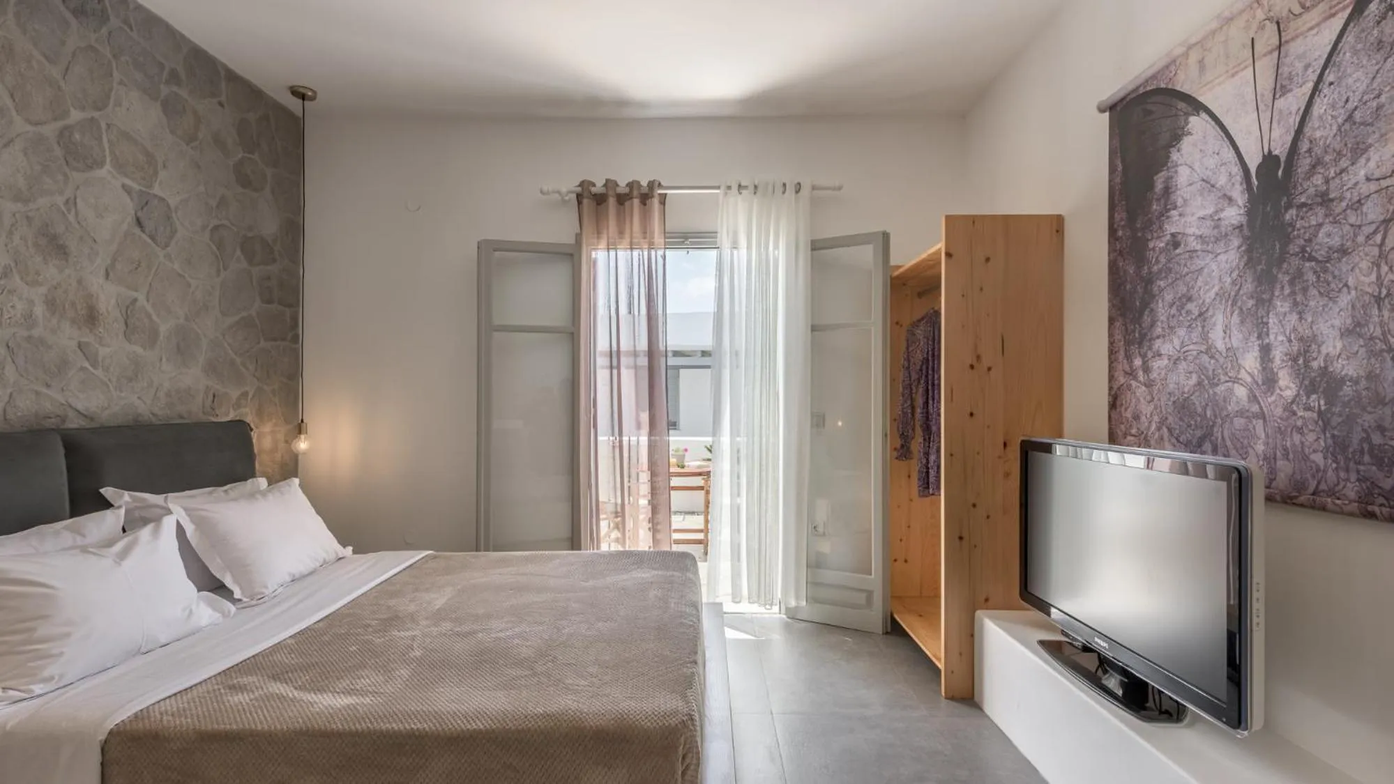 Photo of the whole room, Bed in Anita Rooms & Suites Milos