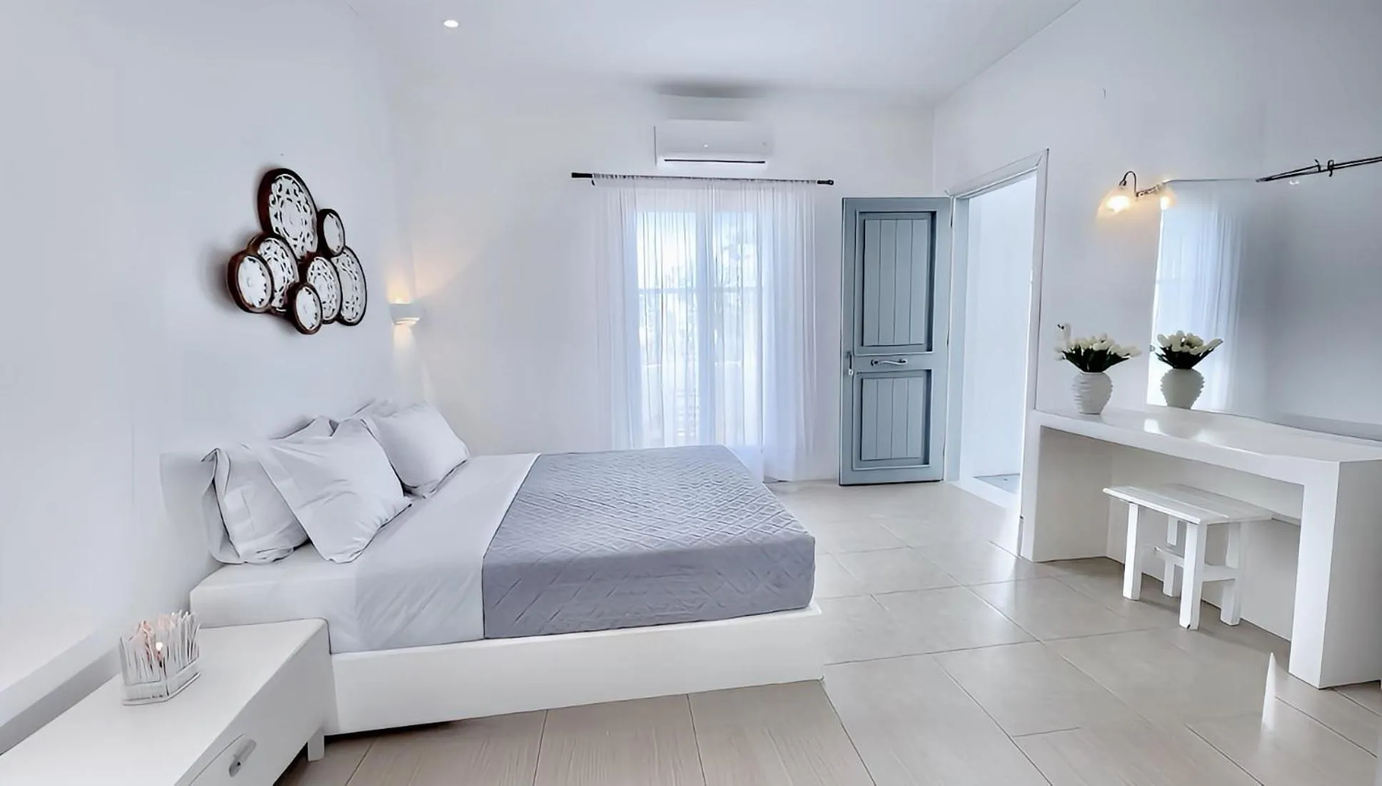 Photo of the whole room, Bed in Anita Rooms & Suites Milos