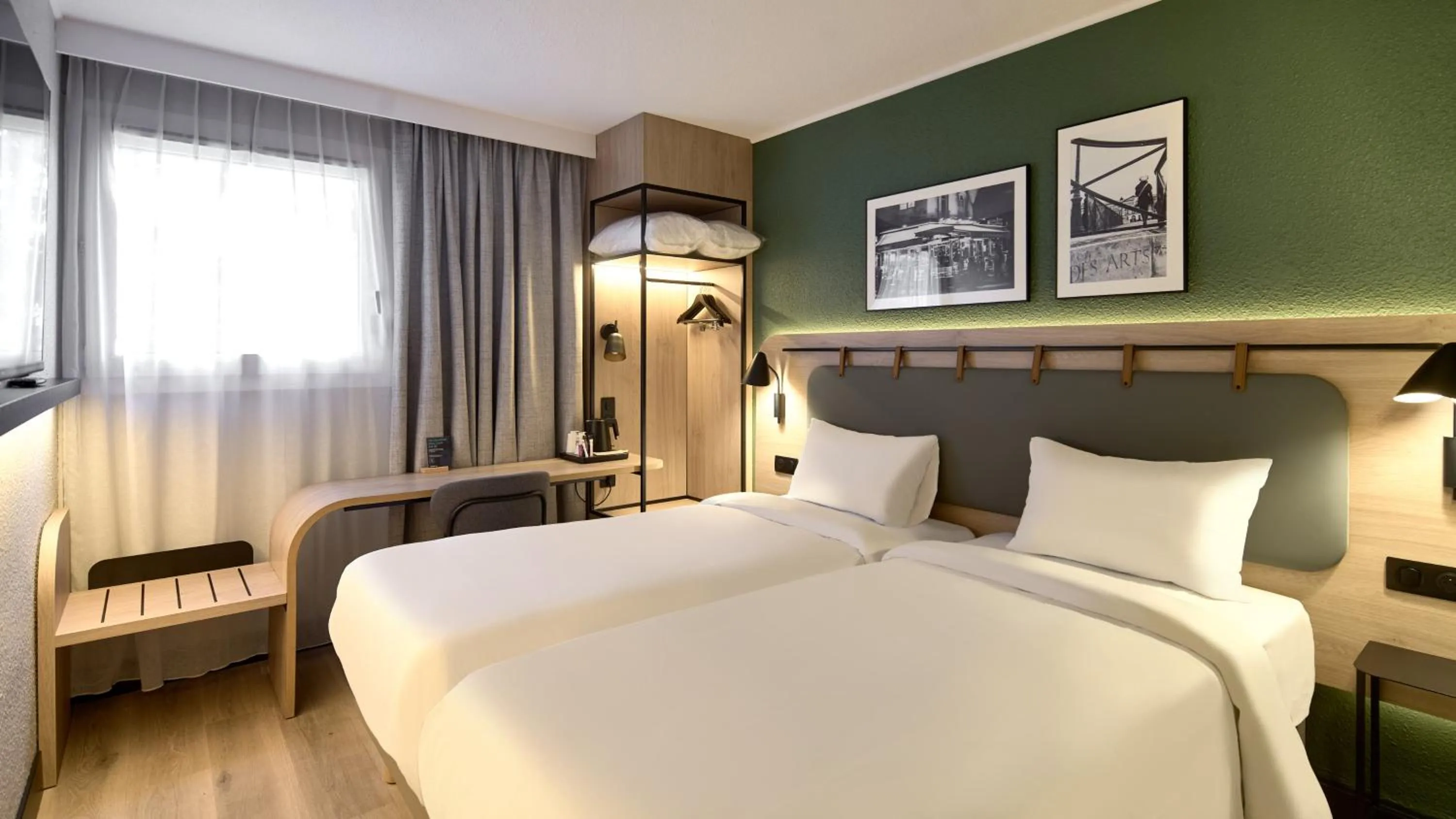 Bed in Campanile PRIME - Paris Porte d'Italie