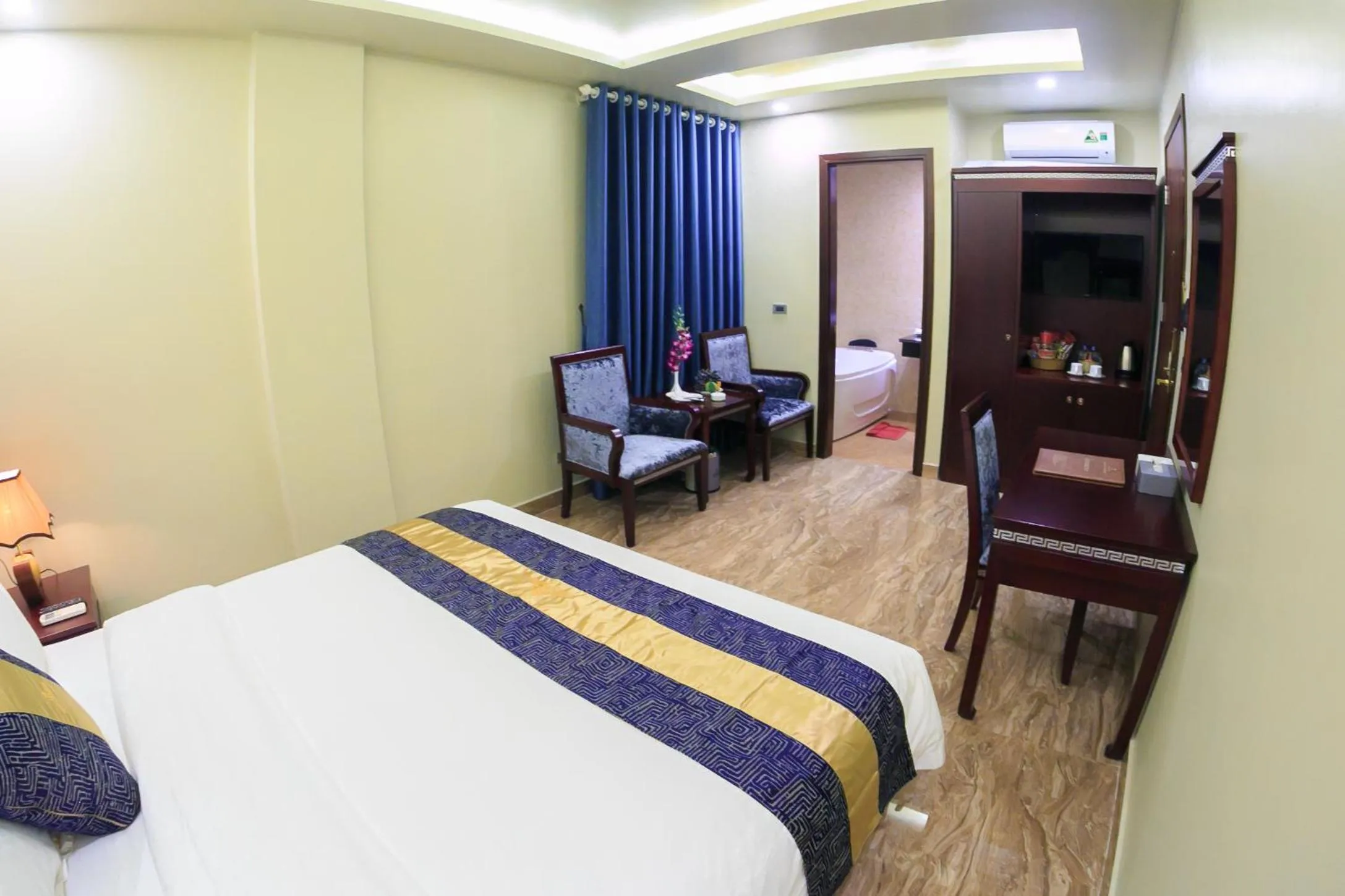 Photo of the whole room, Bed in Gallant Hotel 168