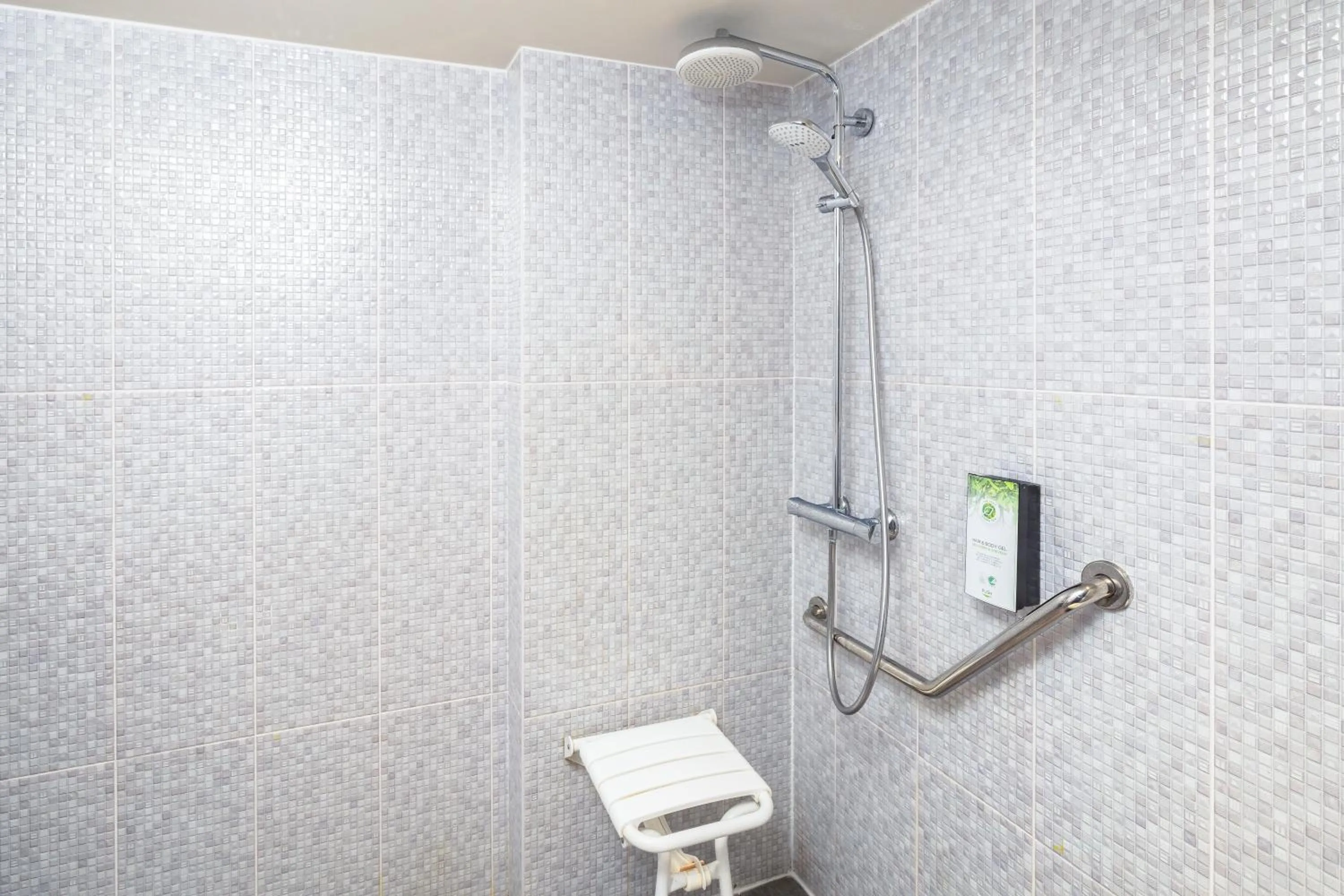 Bathroom in Campanile NATURE - Cergy Saint Christophe