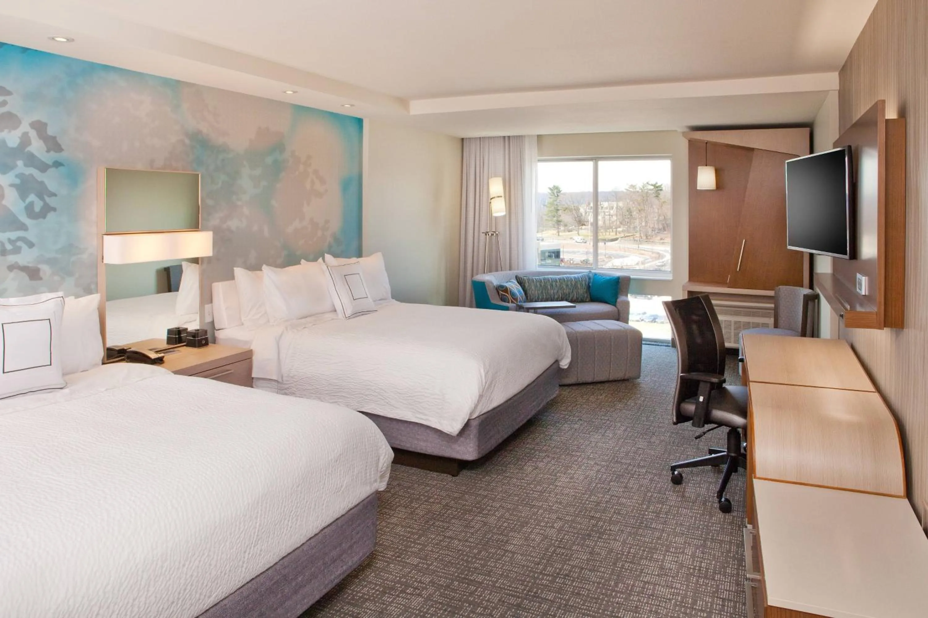 Photo of the whole room, Bed in Courtyard by Marriott Yonkers Westchester County