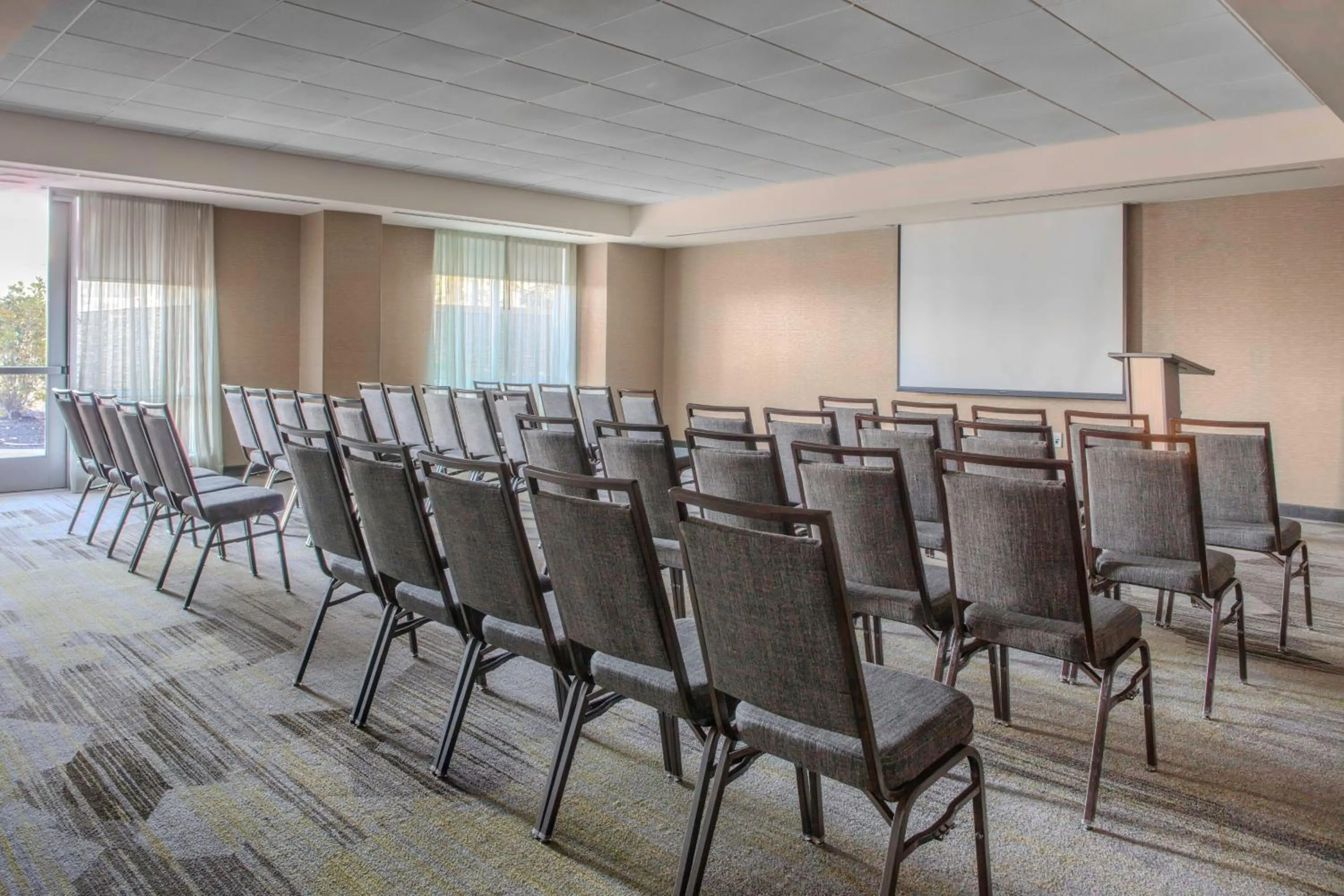 Meeting/conference room in Courtyard by Marriott Yonkers Westchester County