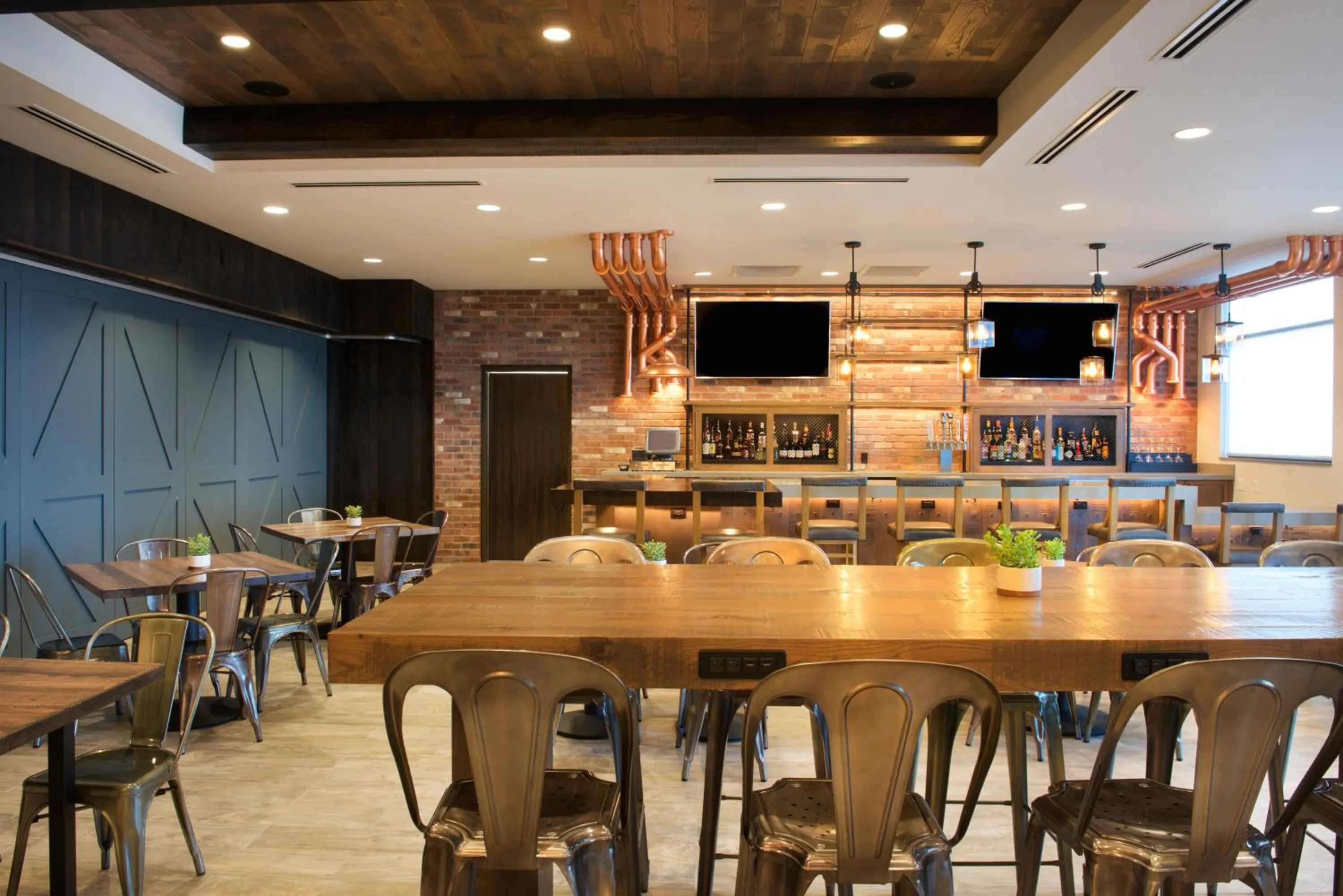 Lounge or bar in SpringHill Suites by Marriott Bend