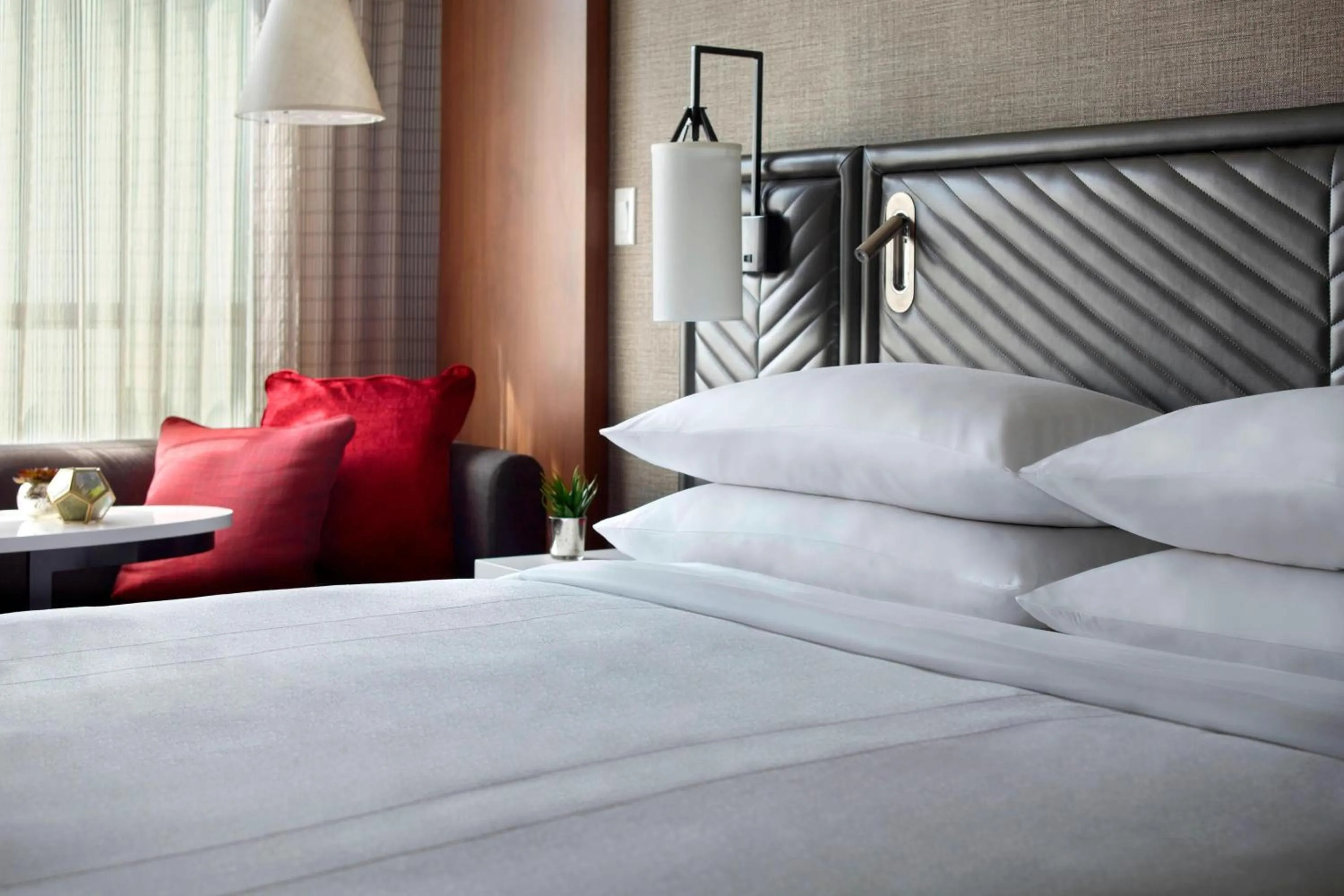 Photo of the whole room, Bed in Marriott Columbus OSU