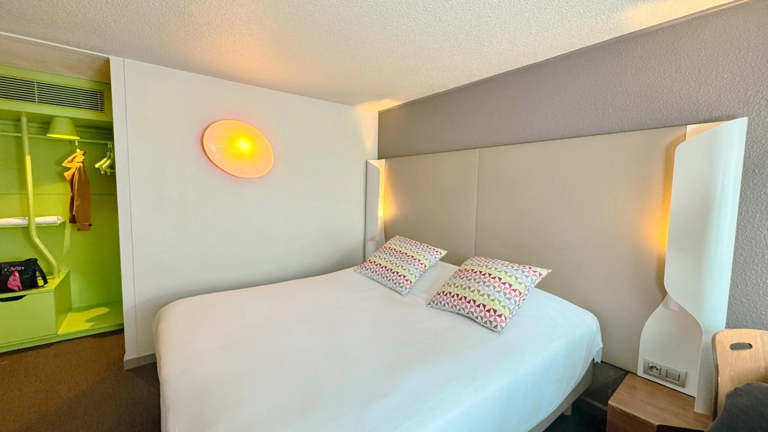 Bedroom, Bed in Campanile Epinay sur Orge Savigny Sur Orge