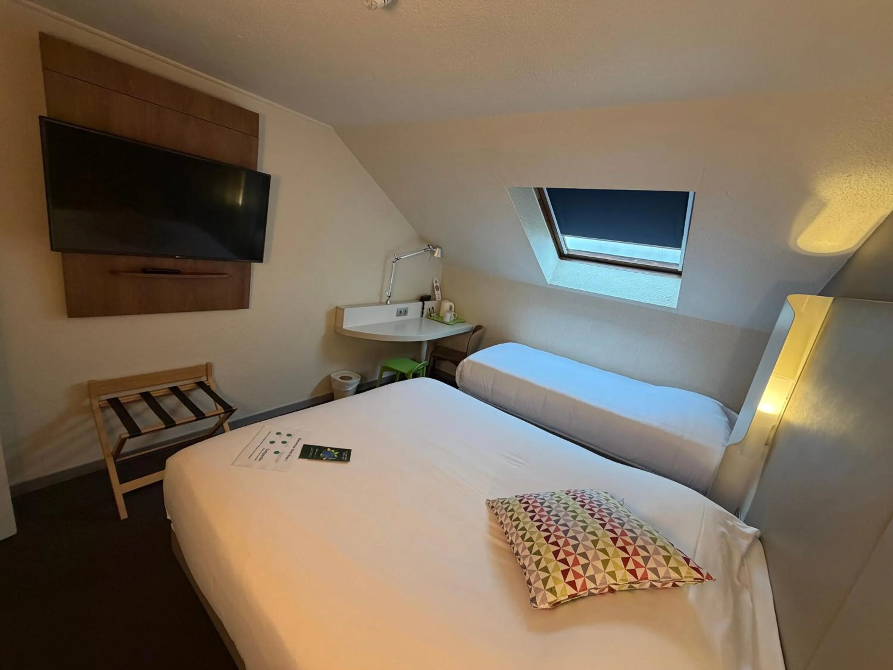 Photo of the whole room, Bed in Campanile Epinay sur Orge Savigny Sur Orge