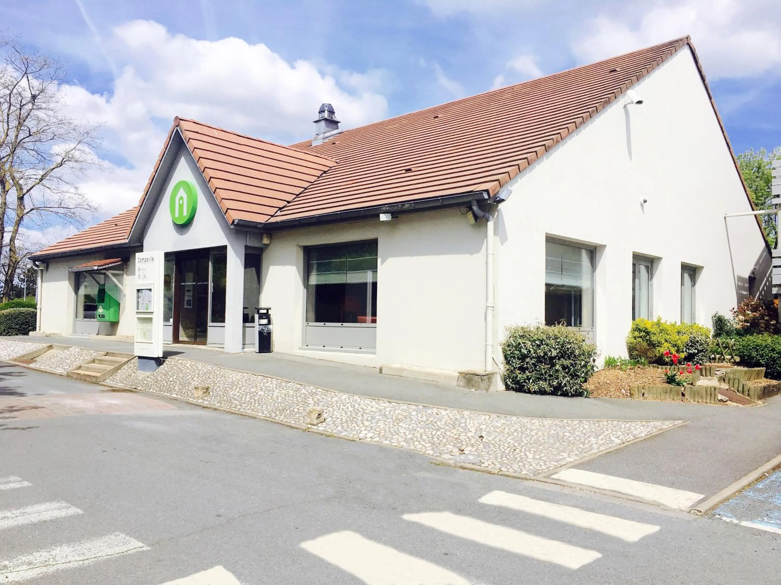 Property building in Campanile Villejust - za Courtaboeuf