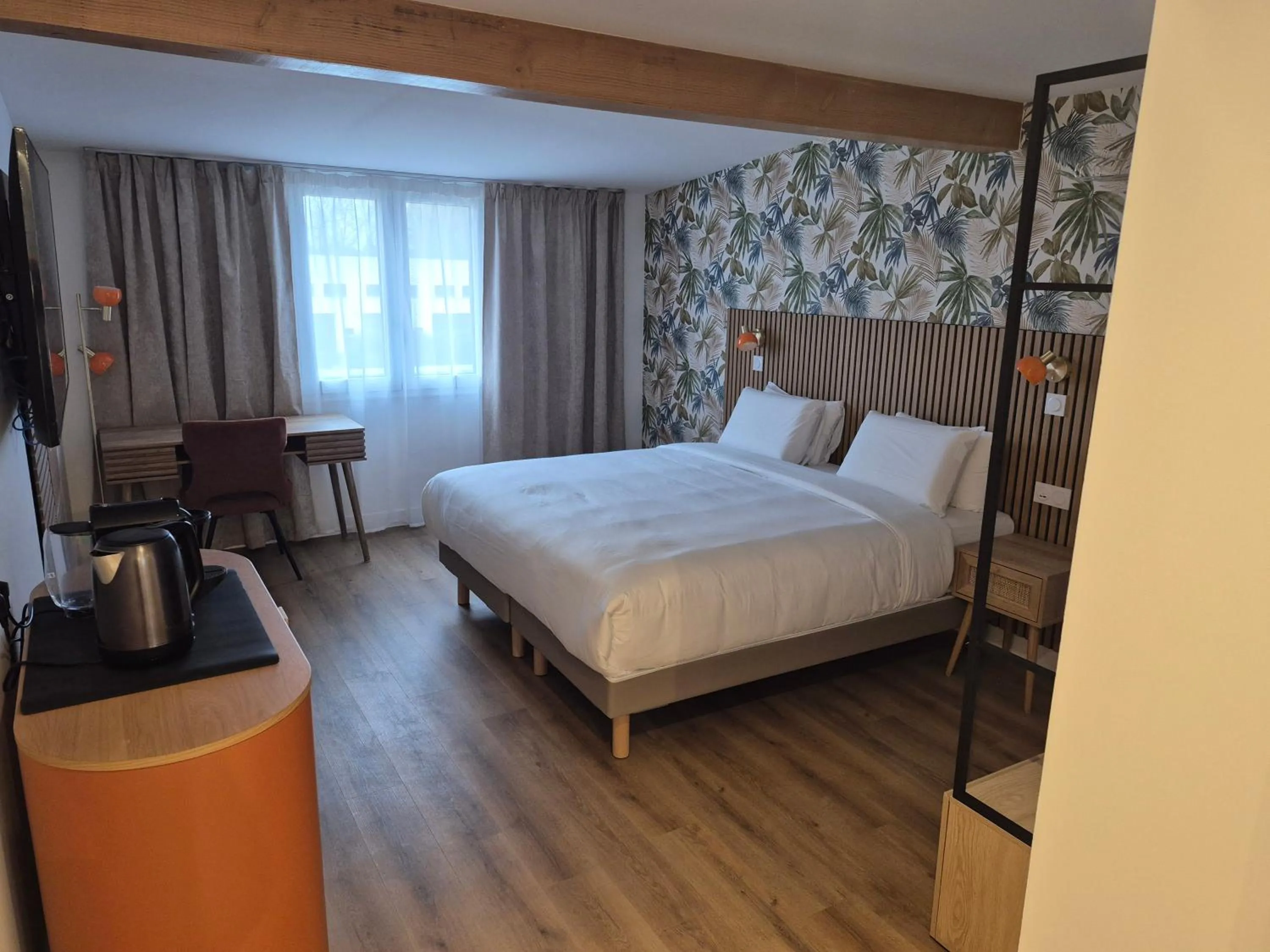 Bed in Kyriad Fontenay - Trésigny