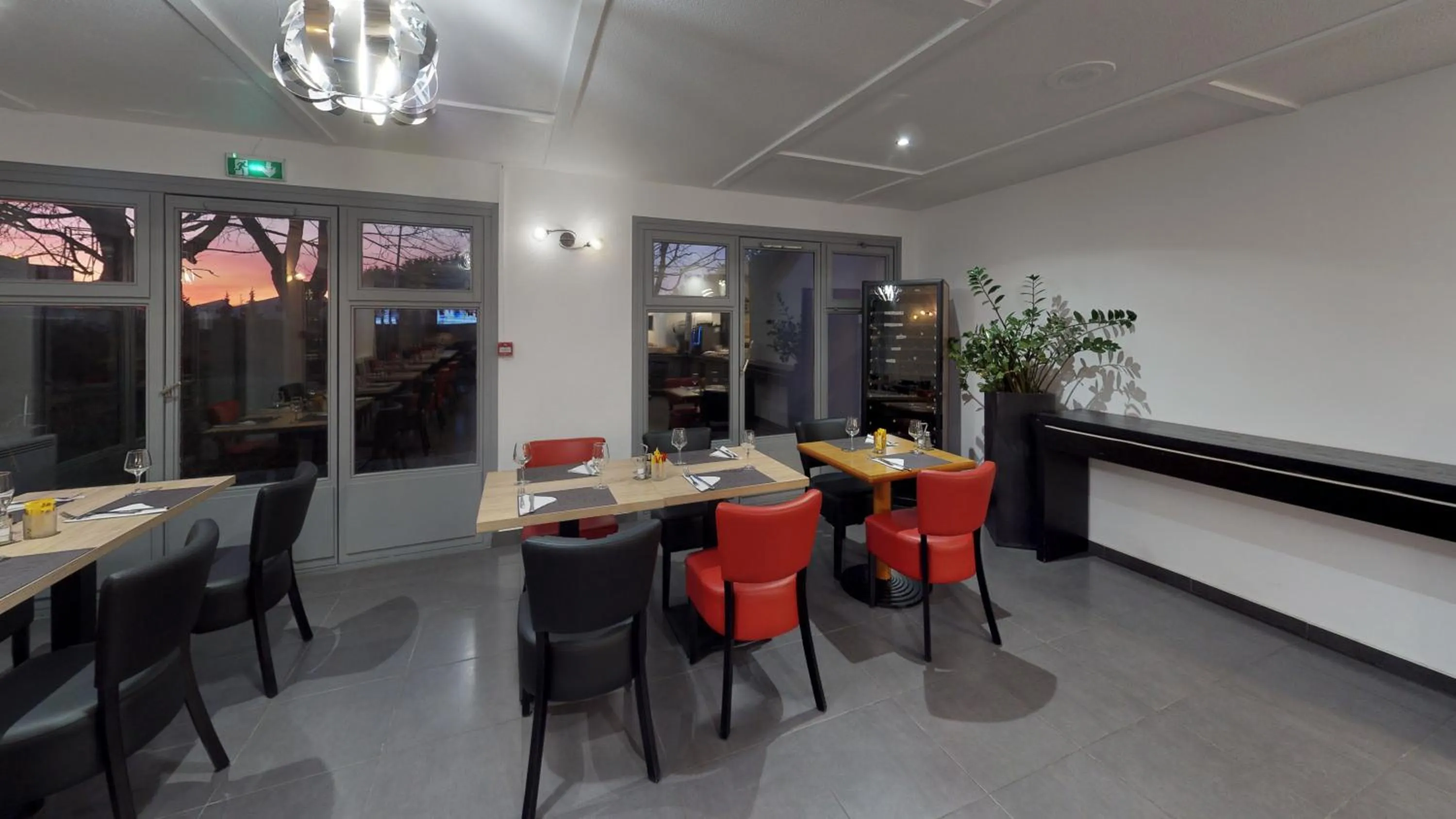 Restaurant/places to eat in Kyriad Fontenay - Trésigny