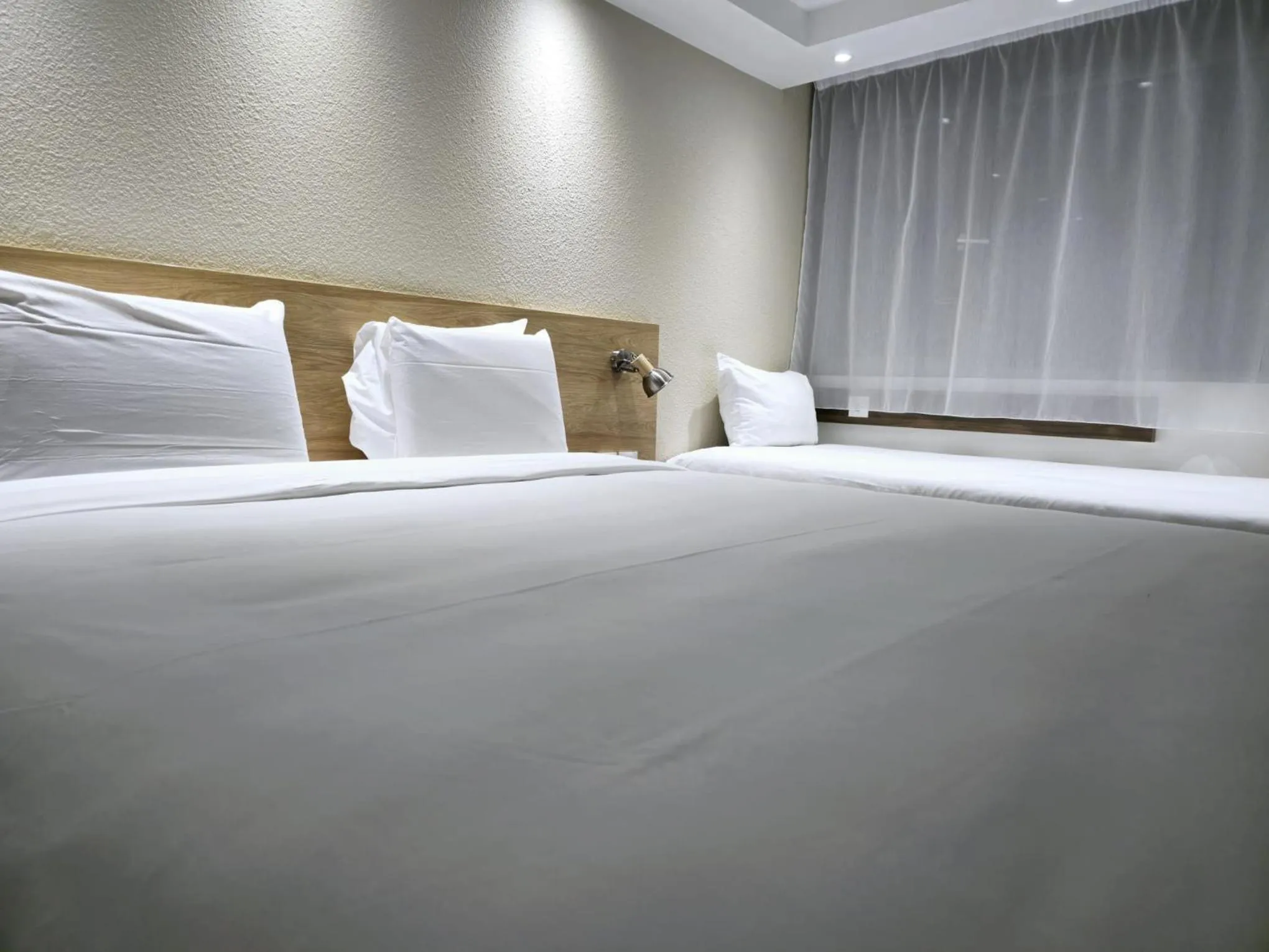 Bed in Kyriad Fontenay - Trésigny