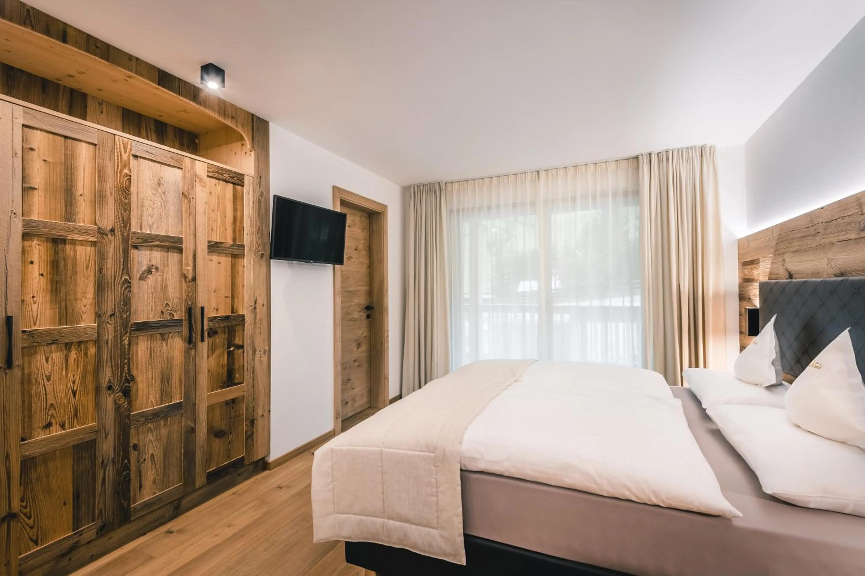 TV and multimedia, Bed in Lüch de Costa