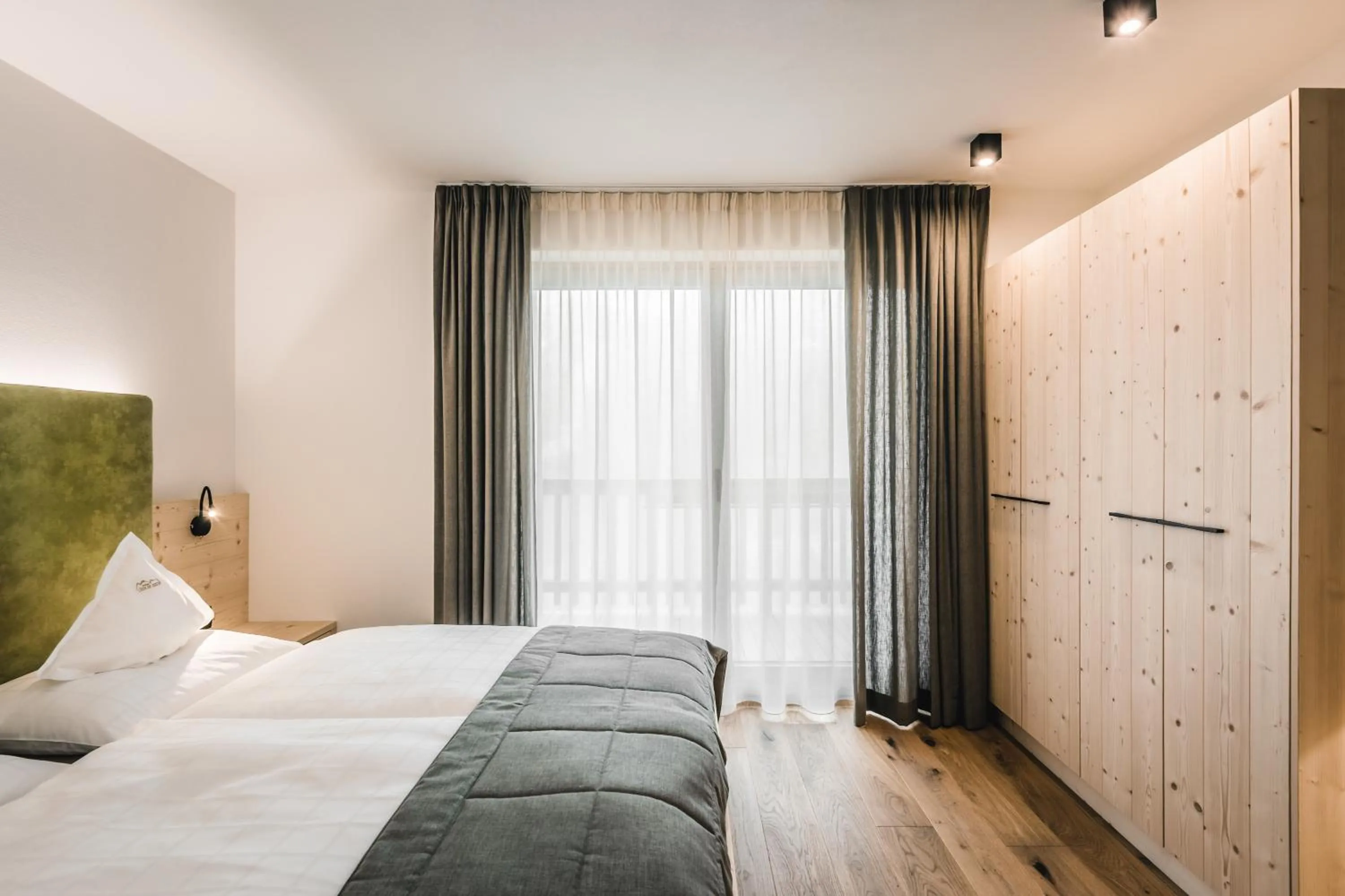 Photo of the whole room, Bed in Lüch de Costa