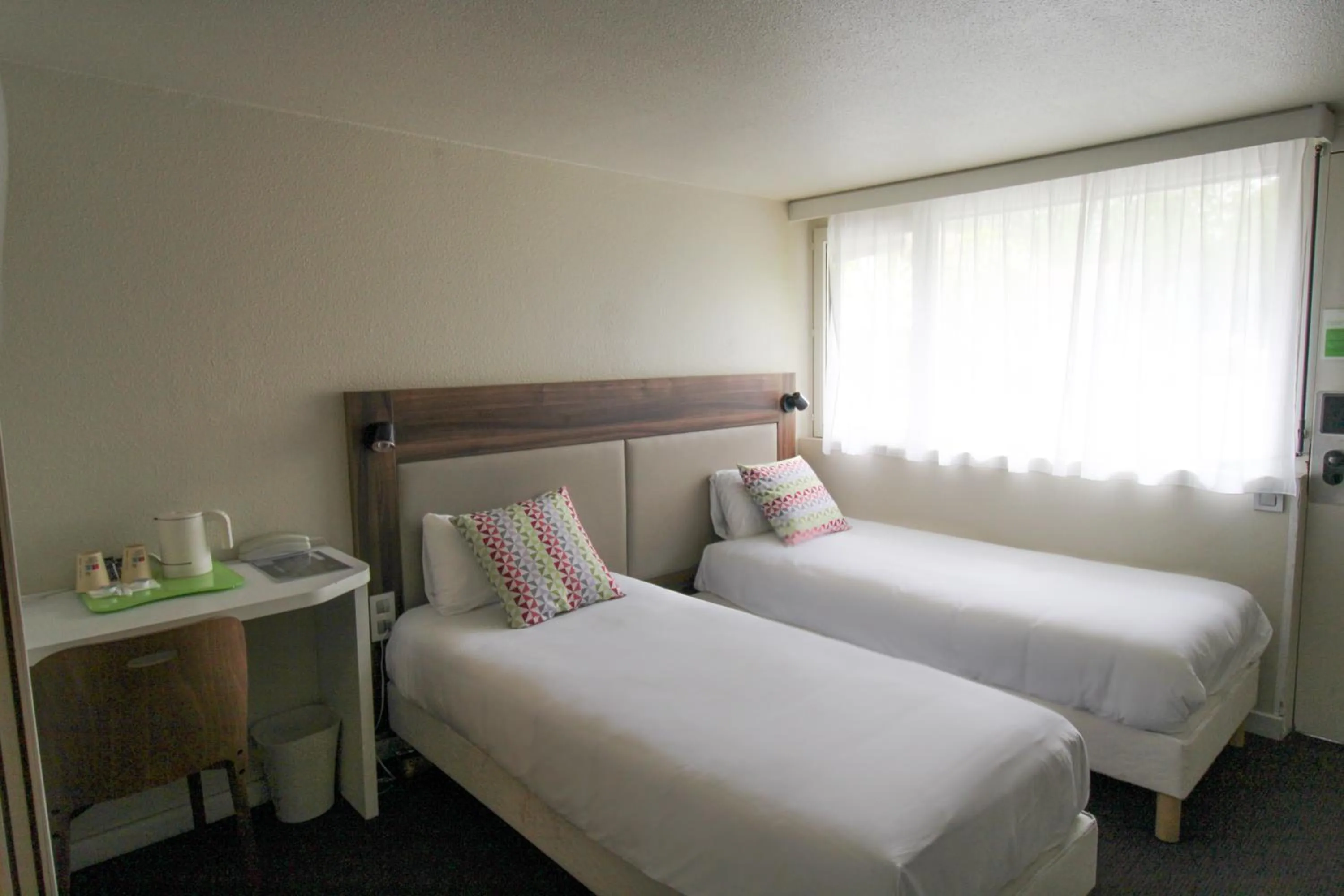 Photo of the whole room, Bed in Campanile Melun Sénart