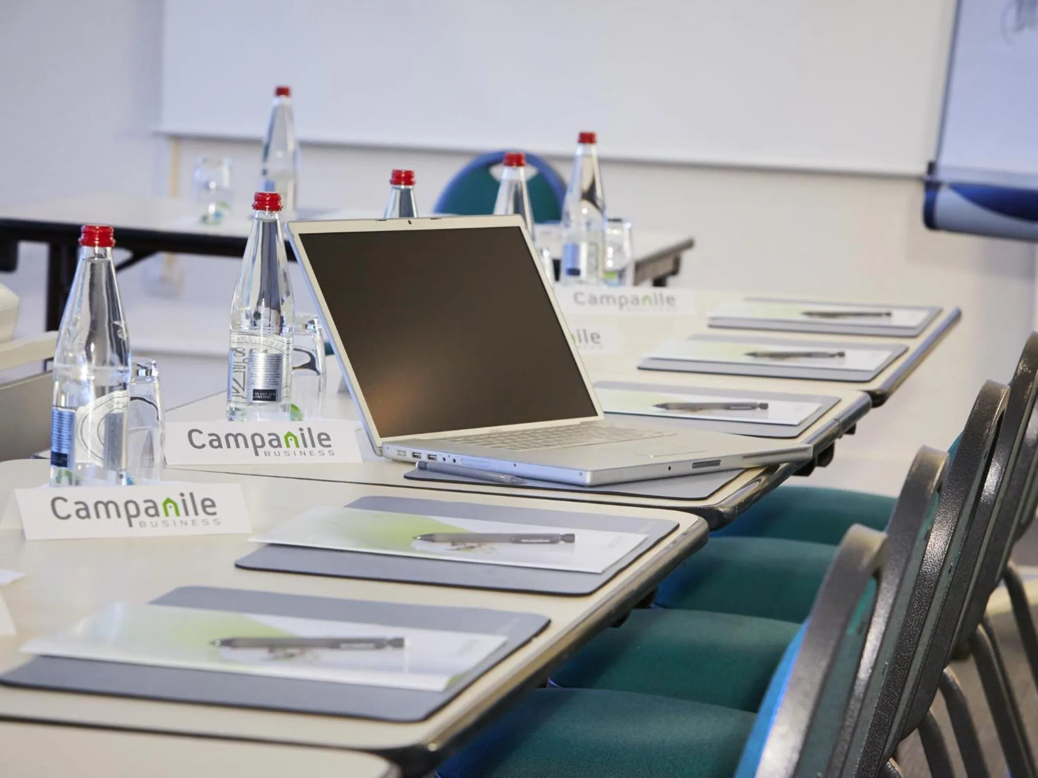 Meeting/conference room in Campanile Versailles Buc