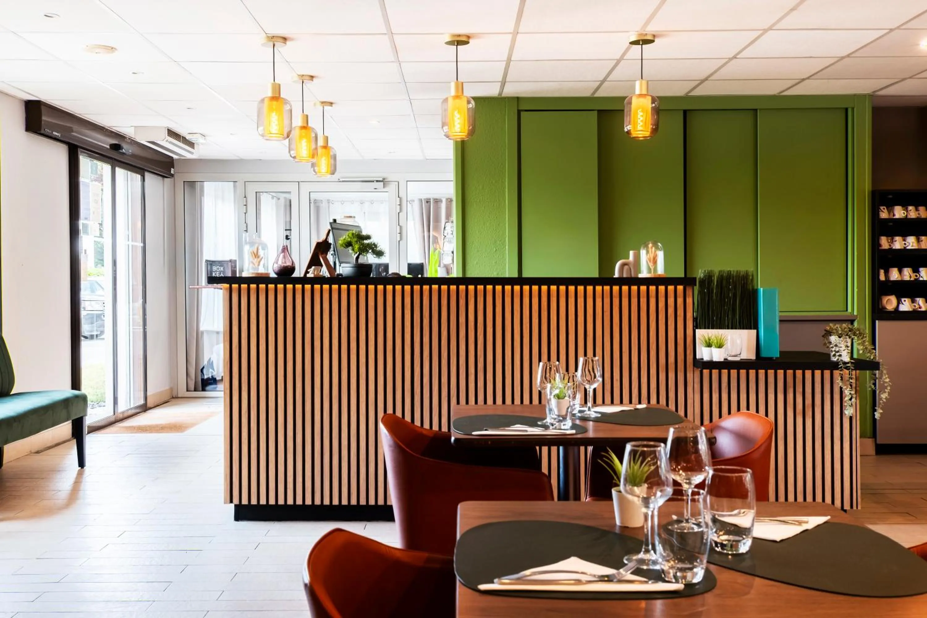 Lobby or reception in Campanile Montesson - Le Vésinet