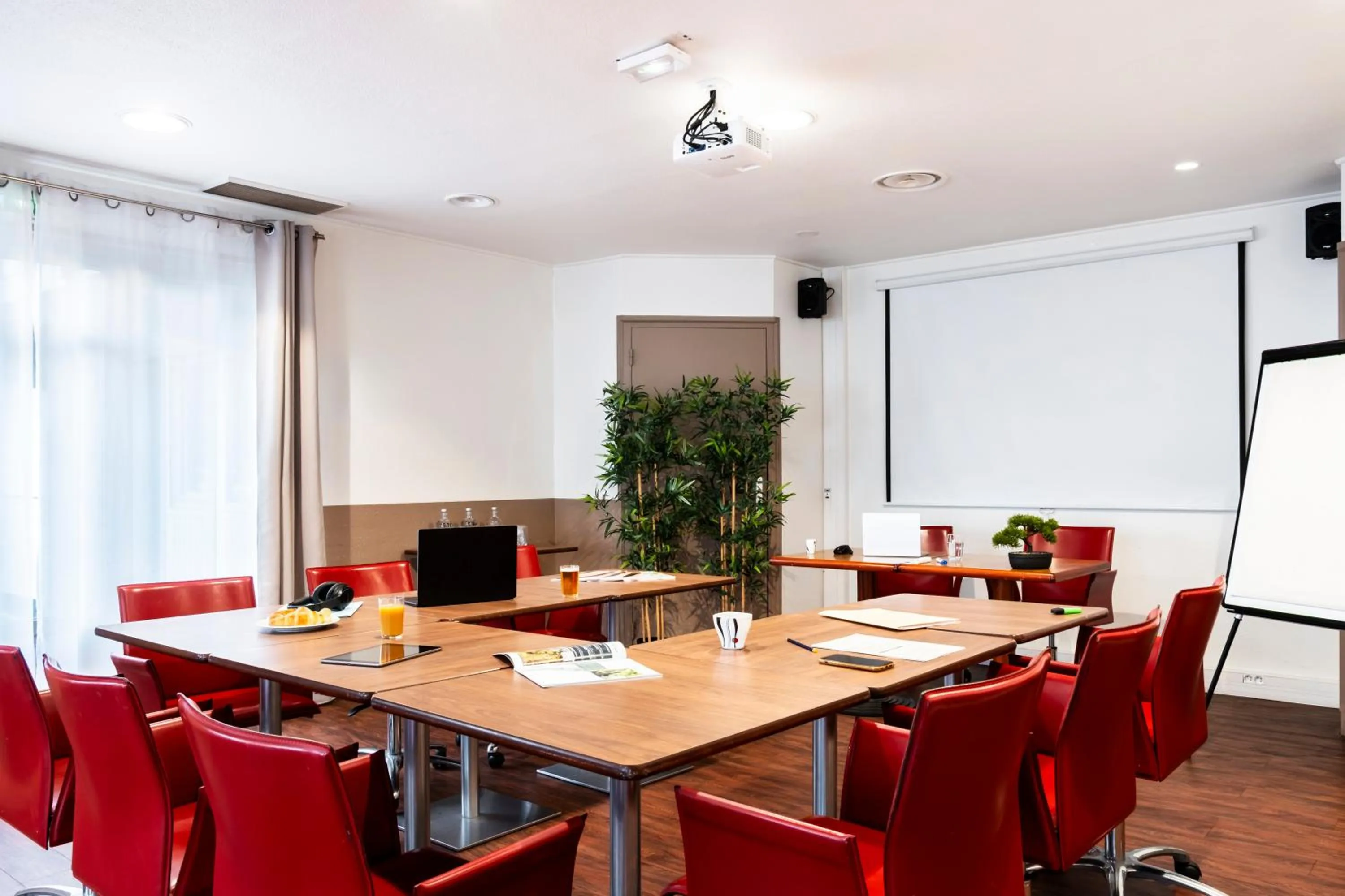Meeting/conference room in Campanile Montesson - Le Vésinet