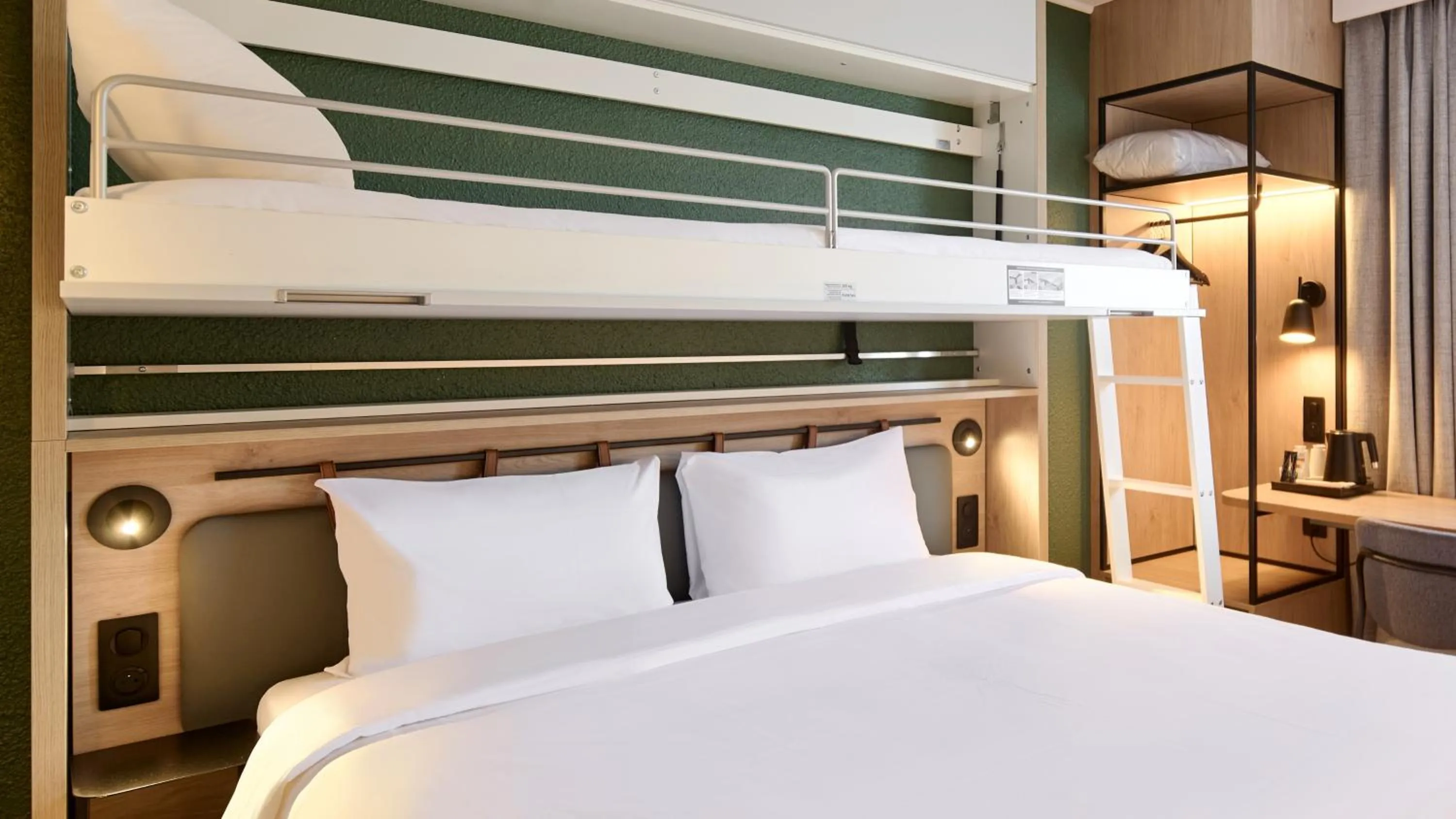 Bed in Campanile Paris Ouest - Nanterre - La Défense