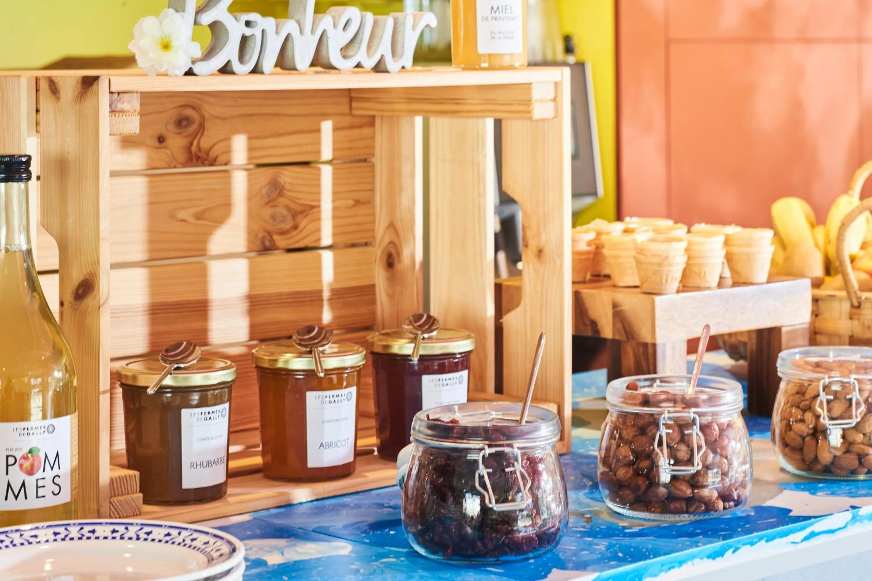 Breakfast in Greet Hotel Versailles - Voisins Le Bretonneux