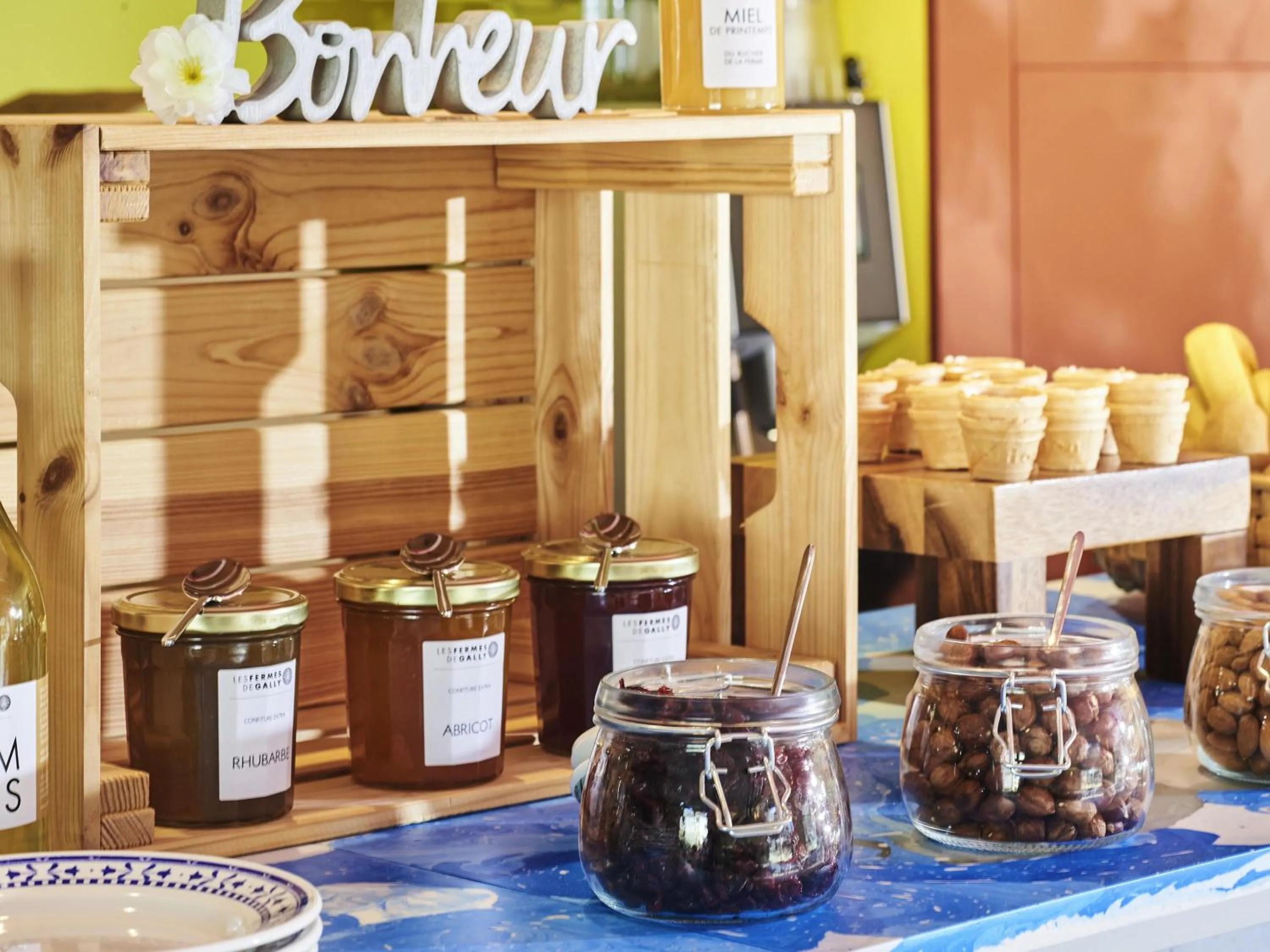 Breakfast in Greet Hotel Versailles - Voisins Le Bretonneux