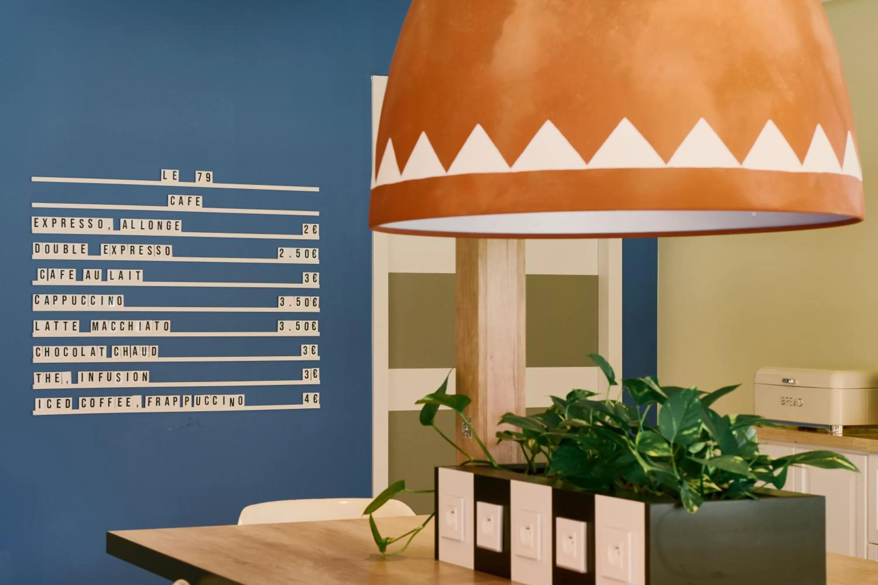 Table tennis in Greet Hotel Versailles - Voisins Le Bretonneux