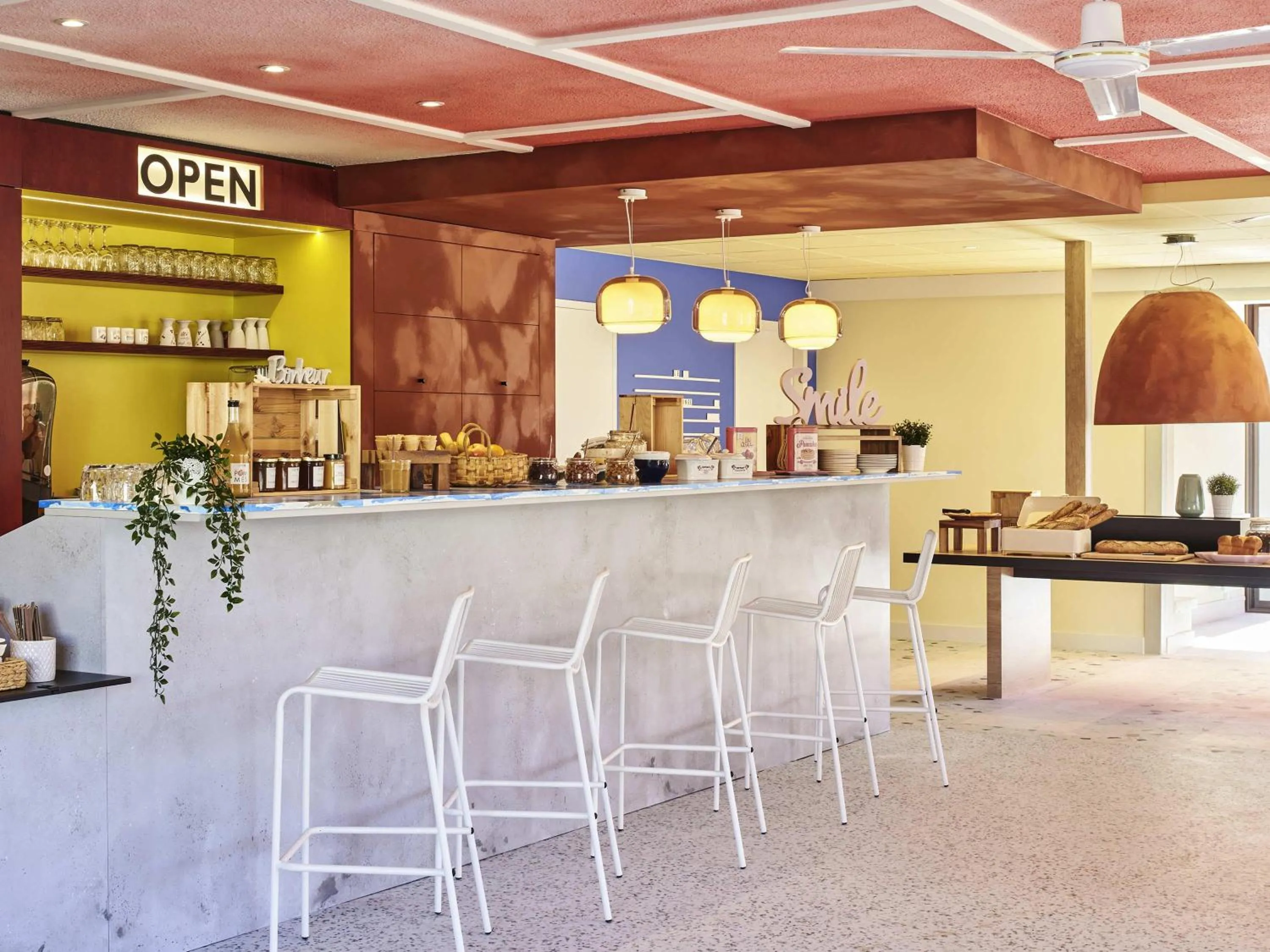 Breakfast in Greet Hotel Versailles - Voisins Le Bretonneux