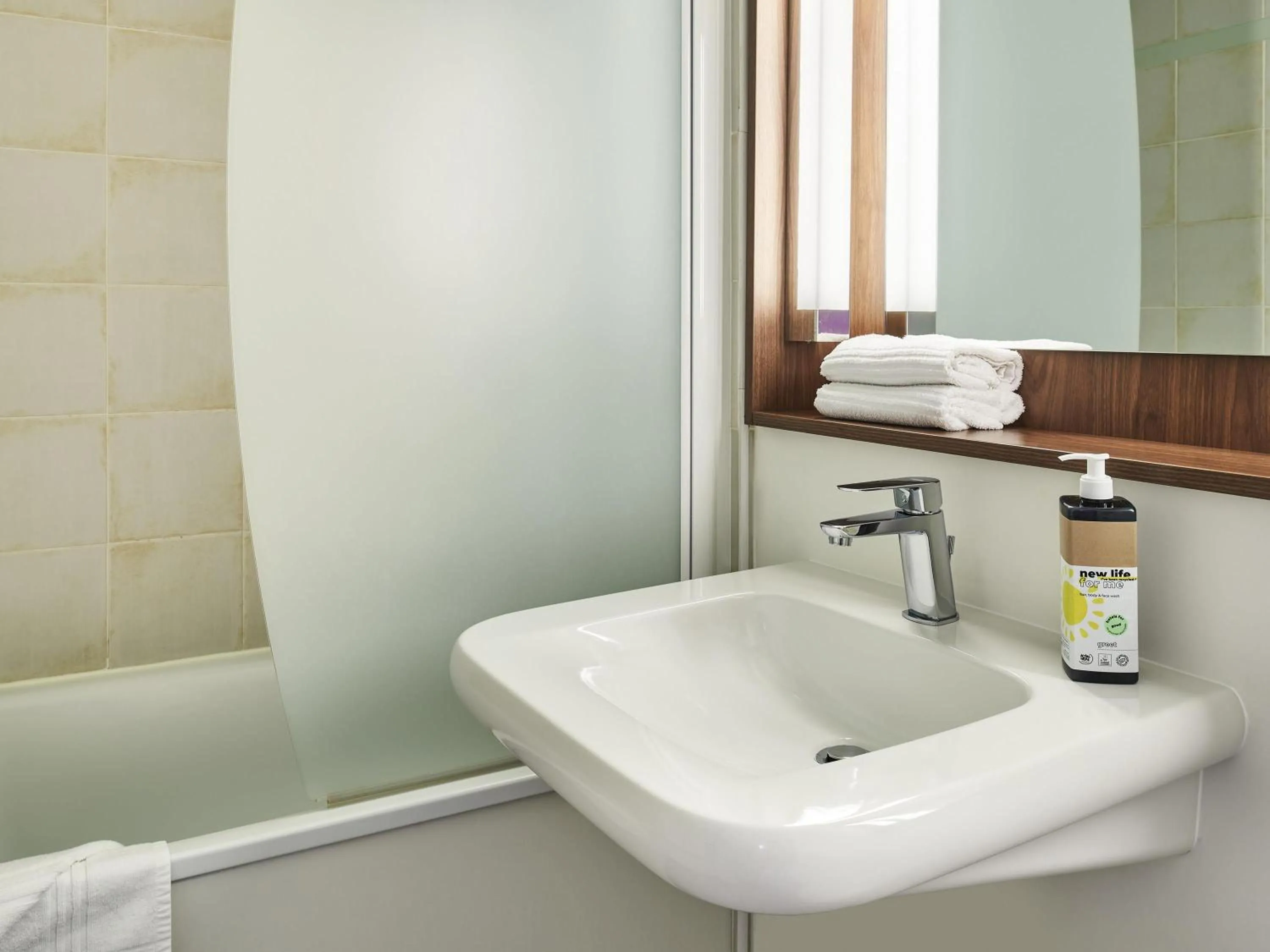 Bedroom in Greet Hotel Versailles - Voisins Le Bretonneux