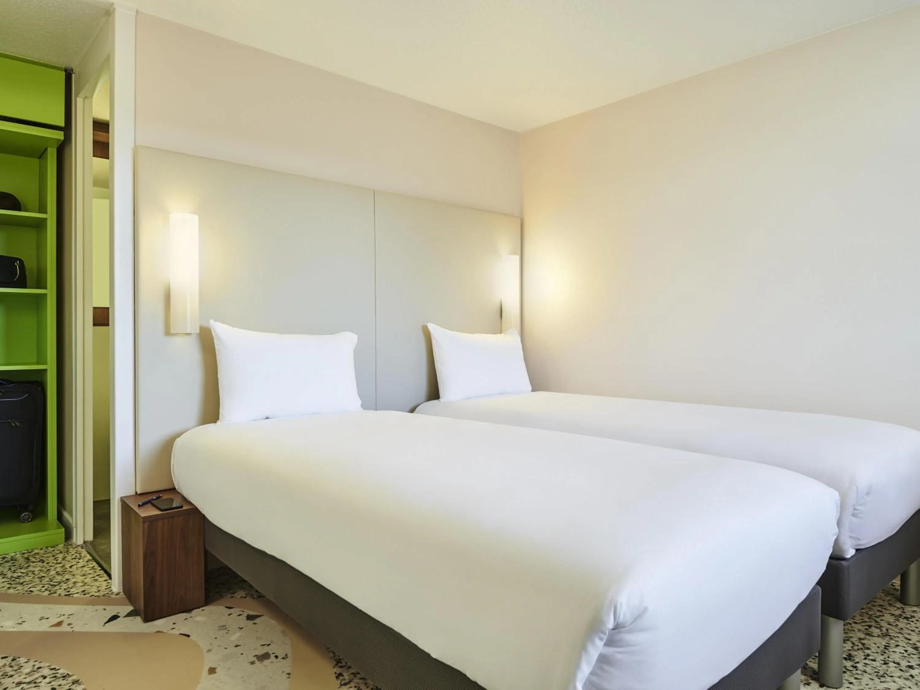 Bedroom, Bed in Greet Hotel Versailles - Voisins Le Bretonneux