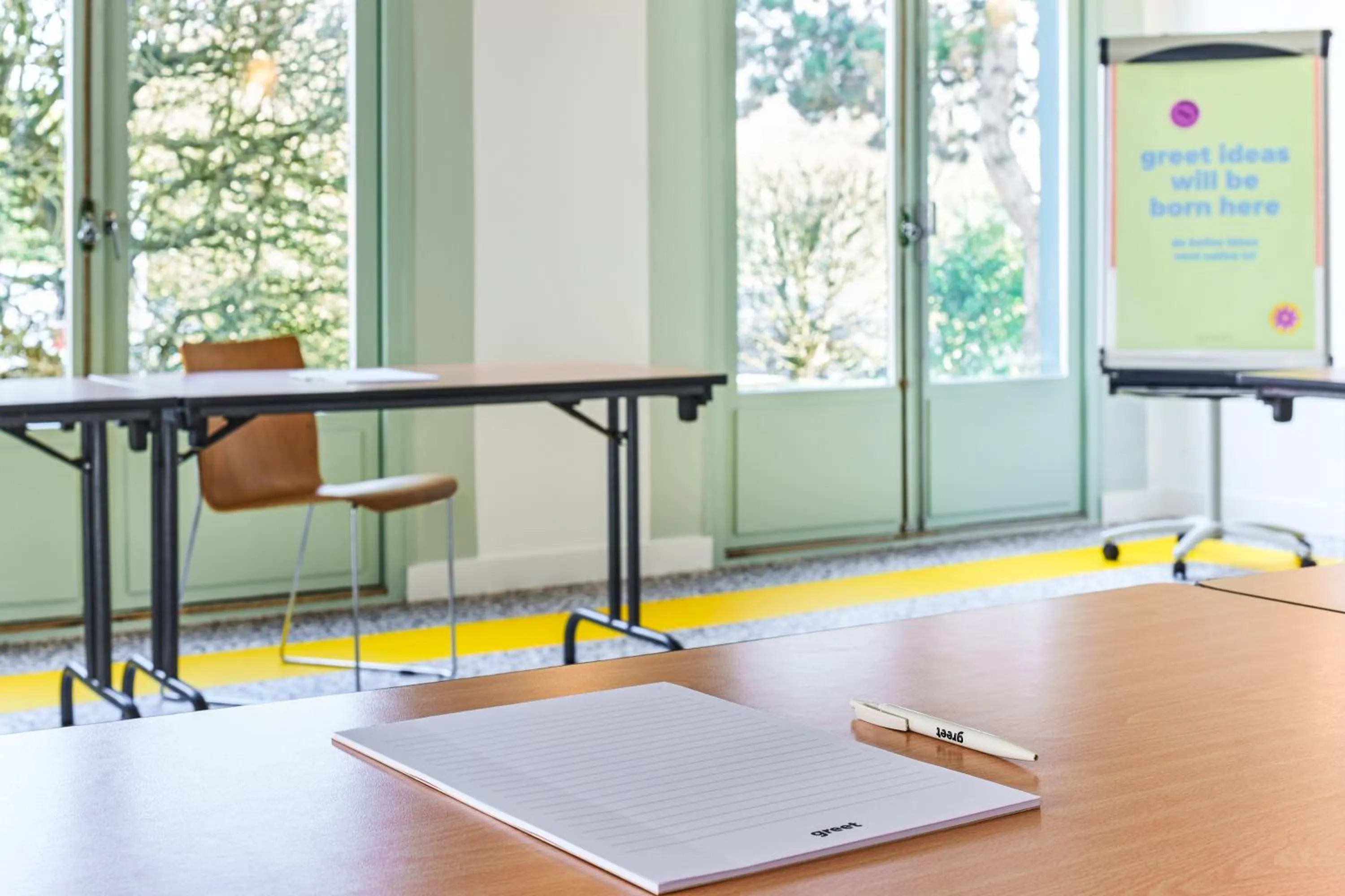 Business facilities in Greet Hotel Versailles - Voisins Le Bretonneux