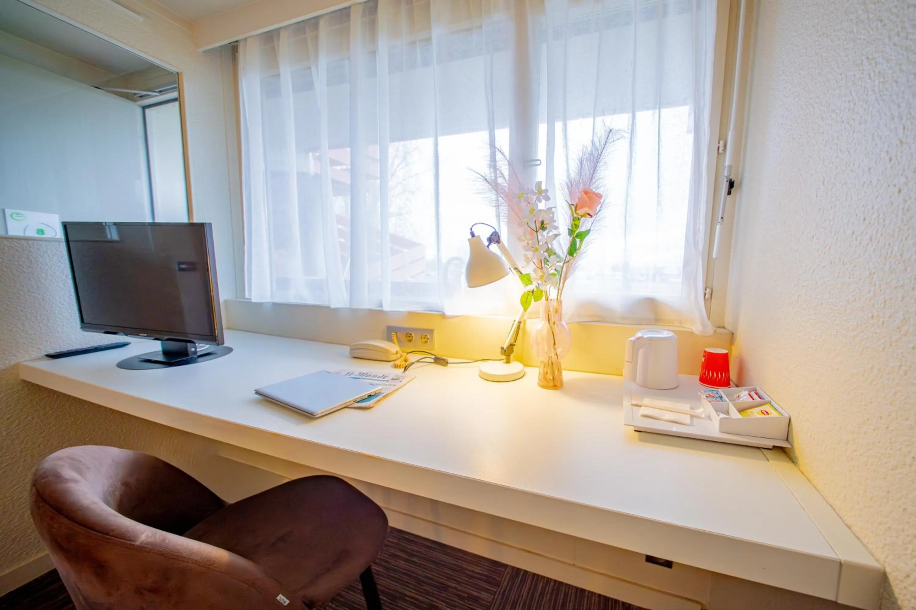 TV and multimedia in Ampaline HOTEL - Perigueux Boulazac