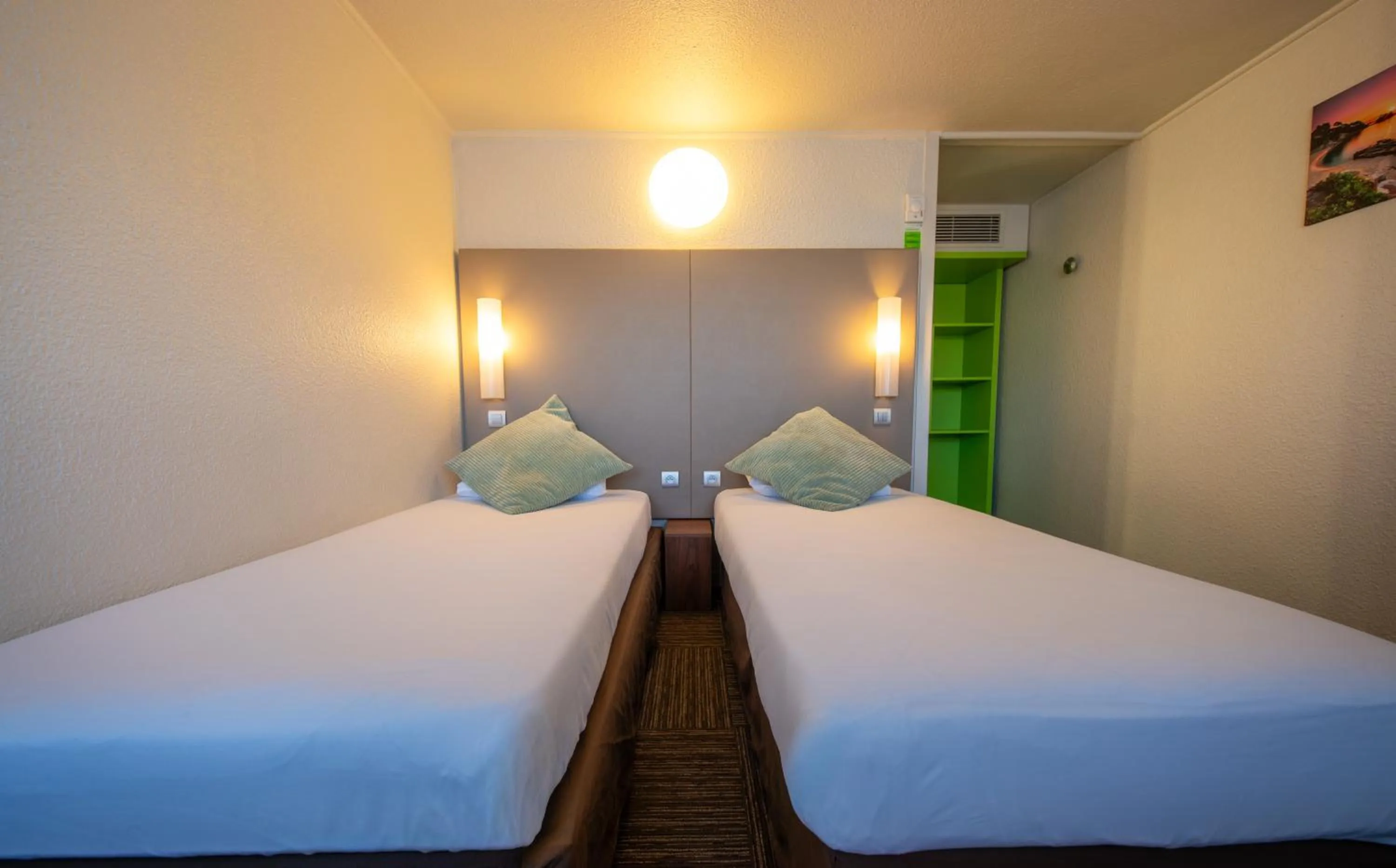 Bed in Ampaline HOTEL - Perigueux Boulazac