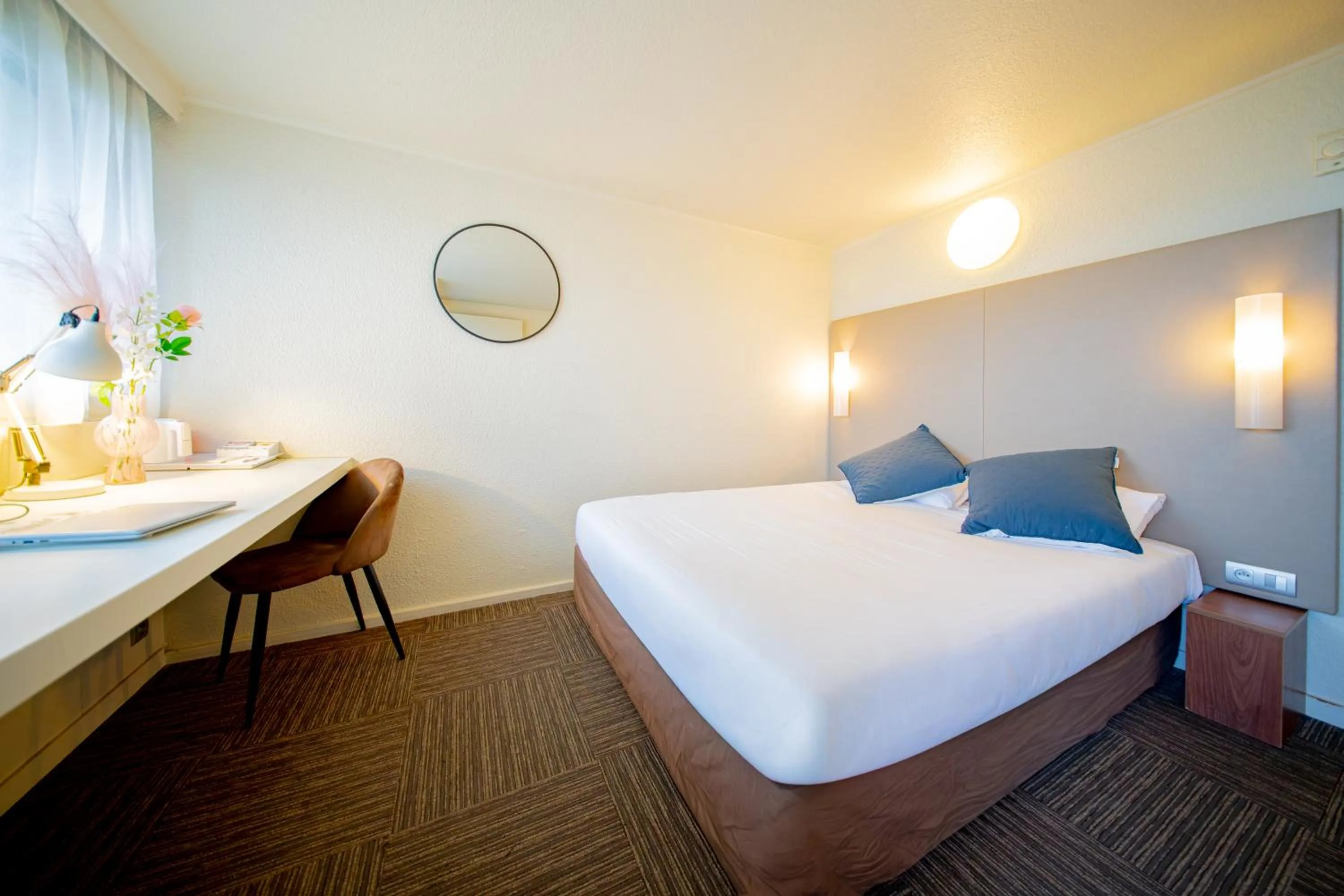 Bed in Ampaline HOTEL - Perigueux Boulazac