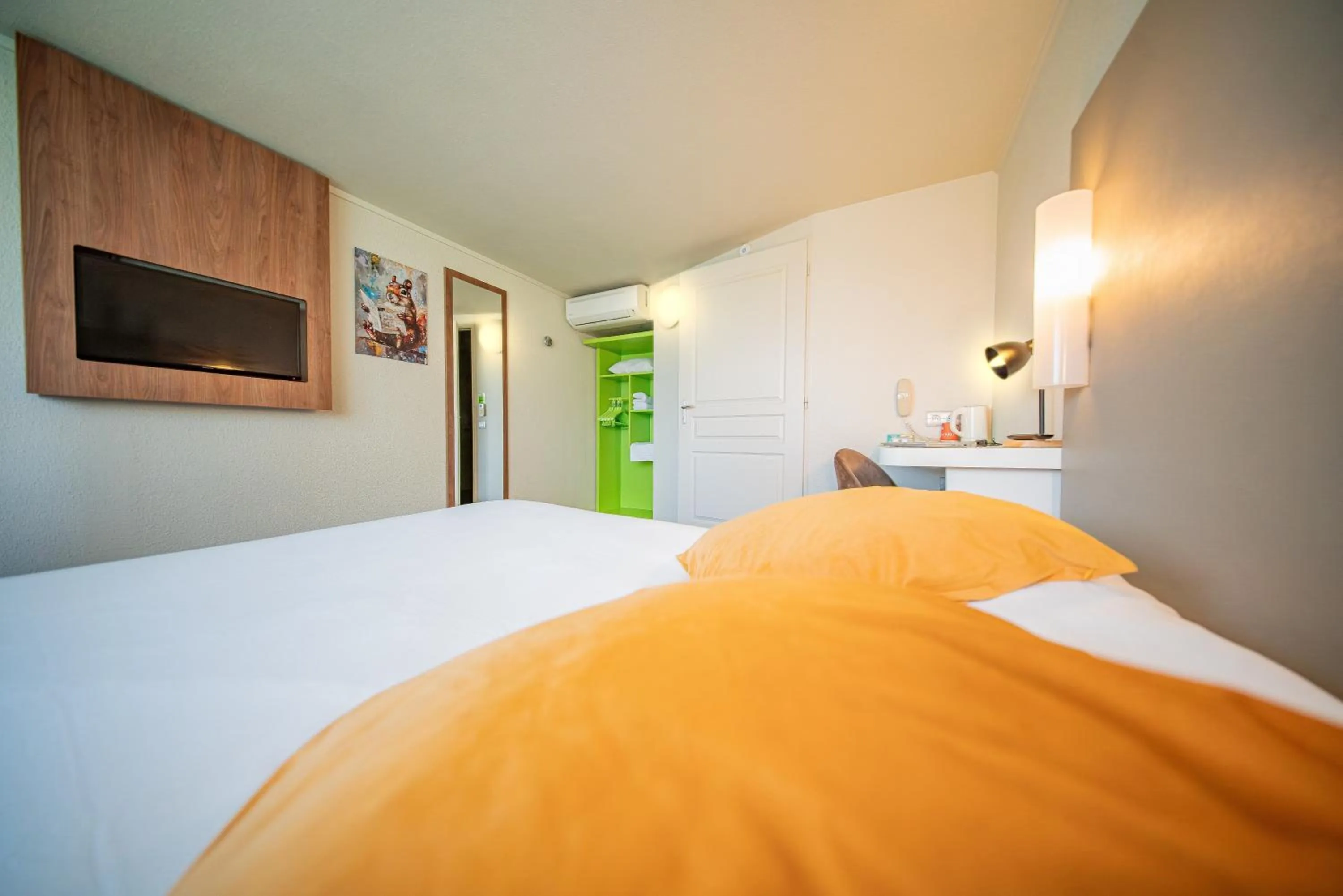 Bed in Ampaline HOTEL - Perigueux Boulazac