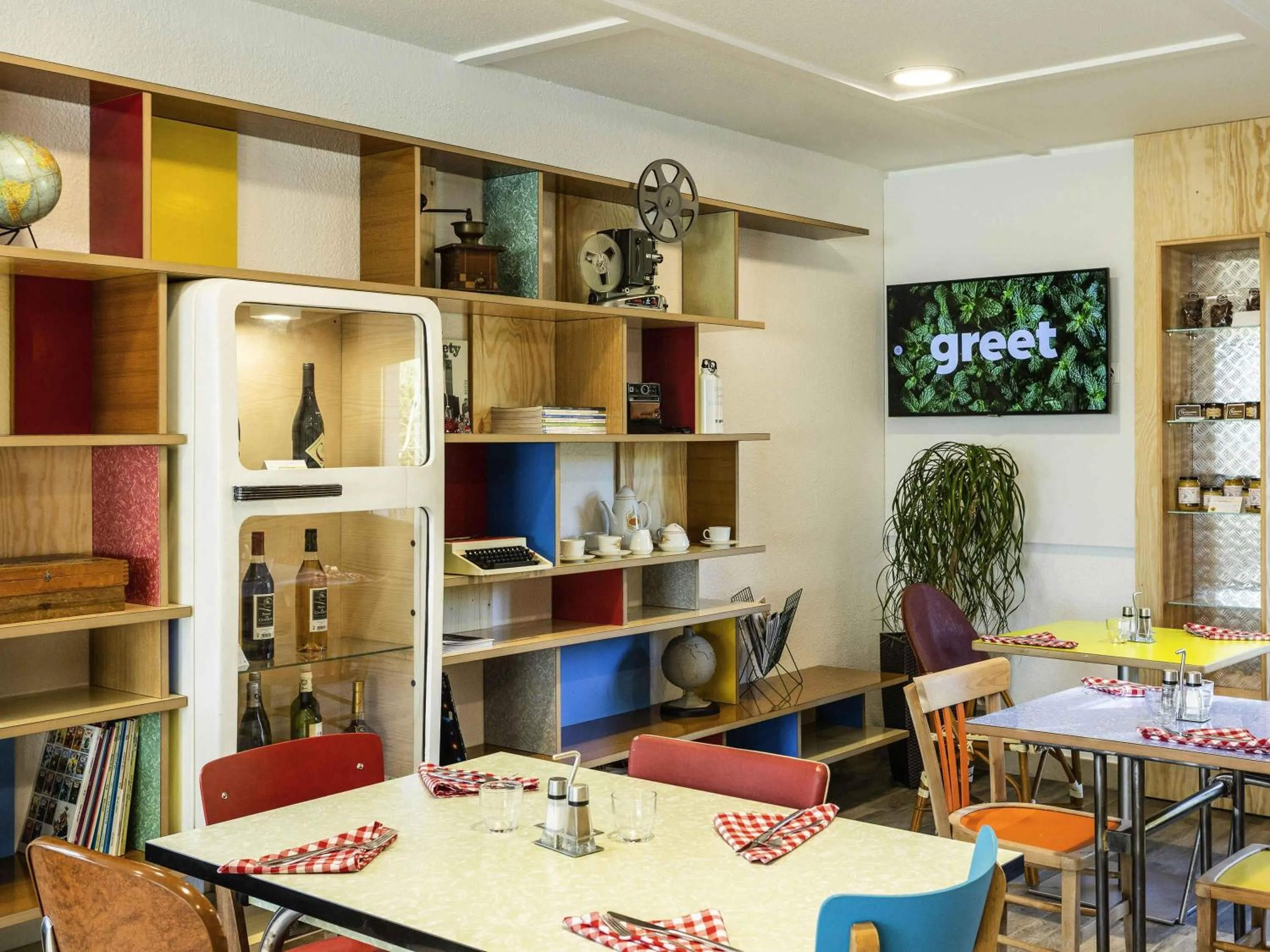 Restaurant/places to eat in greet hôtel Angoulême