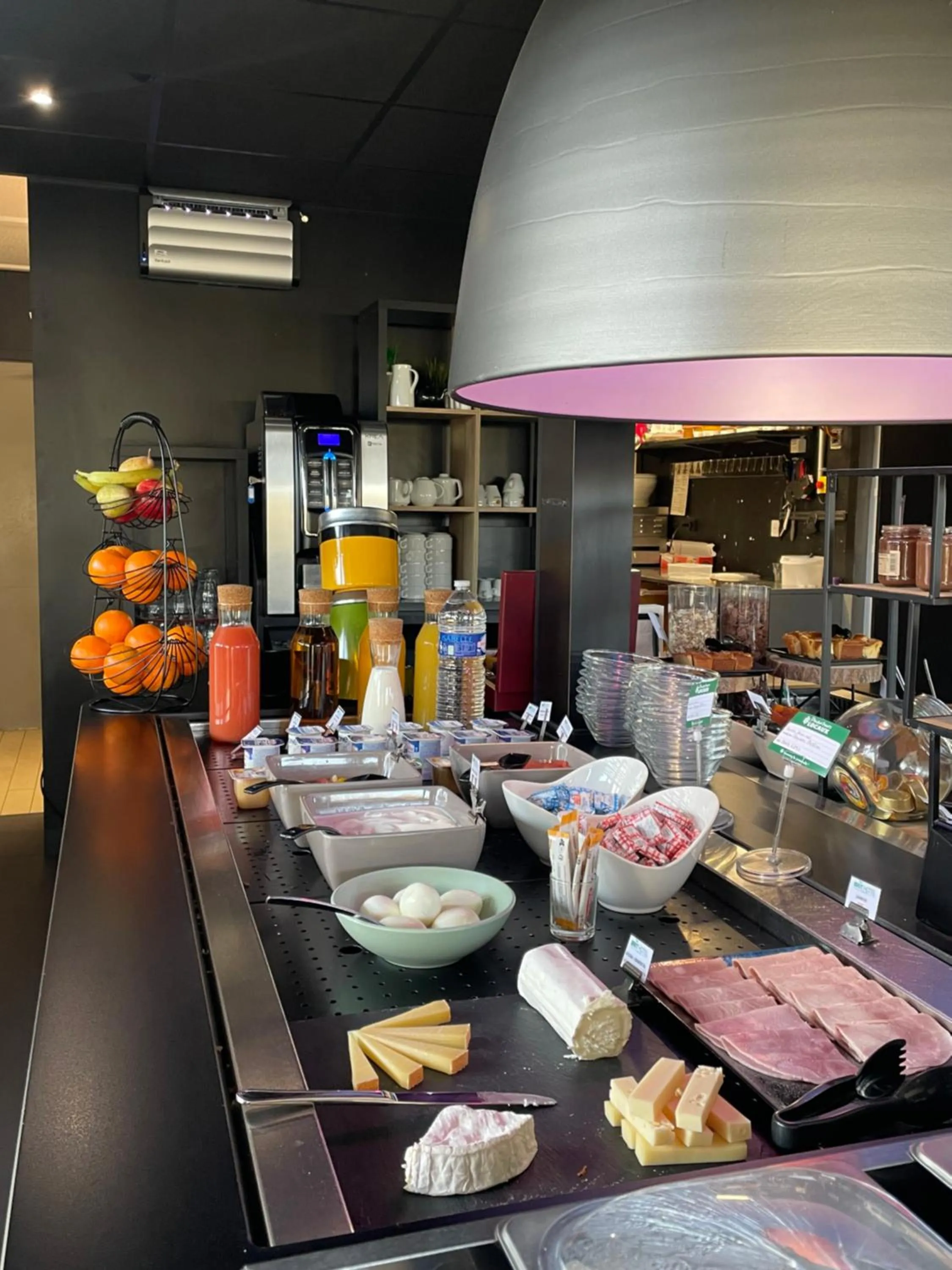 Food and drinks in Brit Hotel Quimper Sud