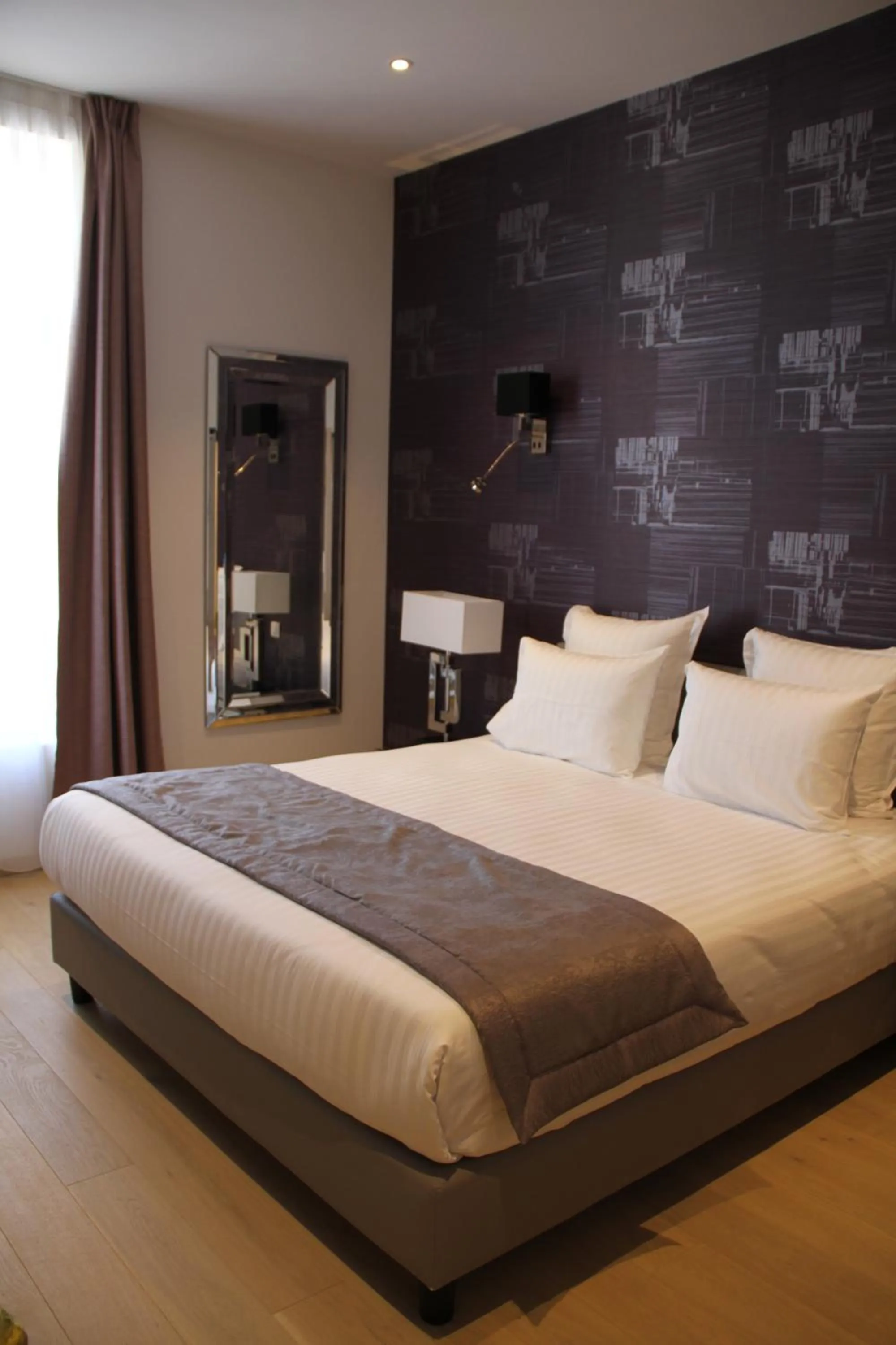 Photo of the whole room, Bed in Le Dome