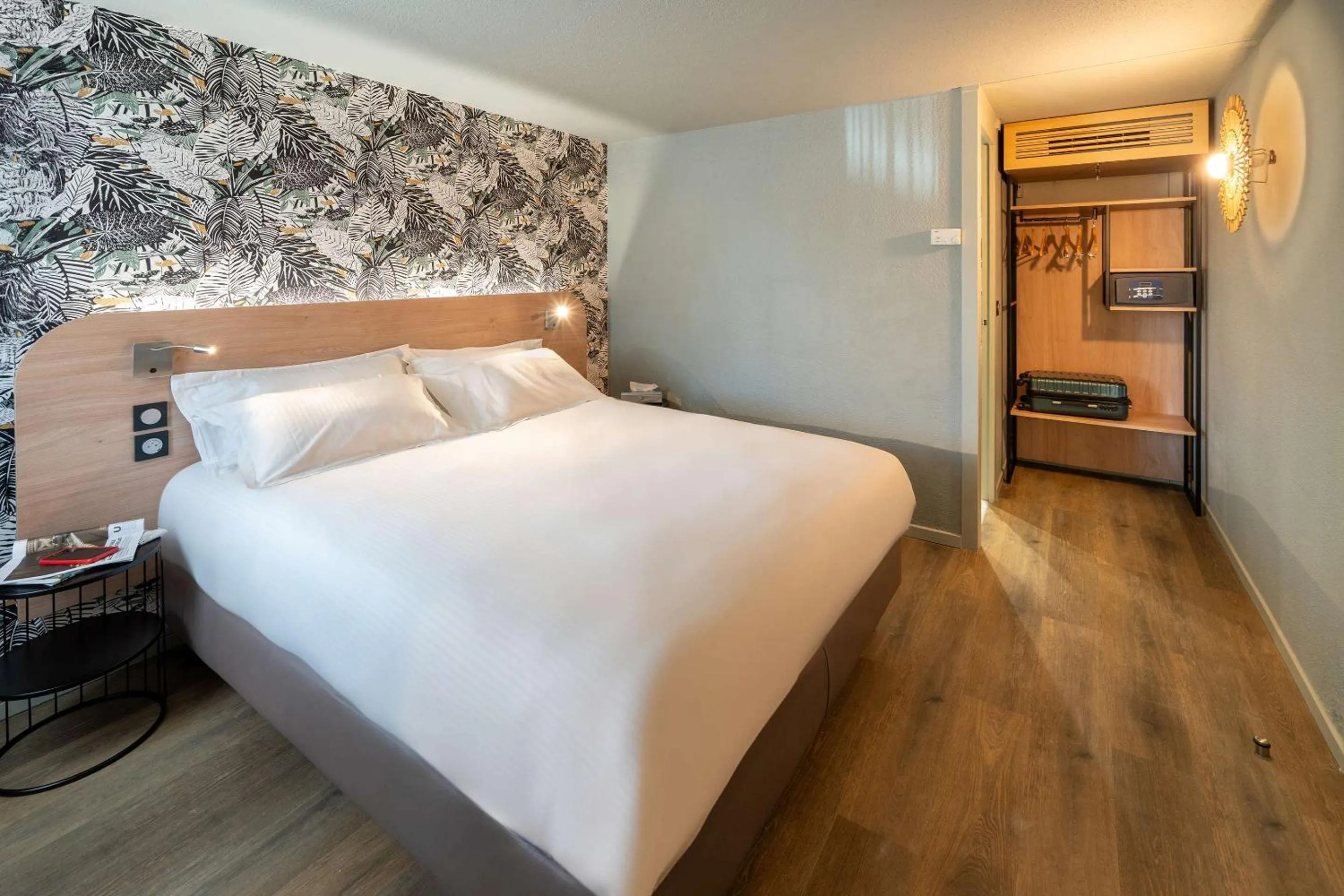 Bedroom, Bed in Sure Hotel by Best Western Rochefort-sur-Mer