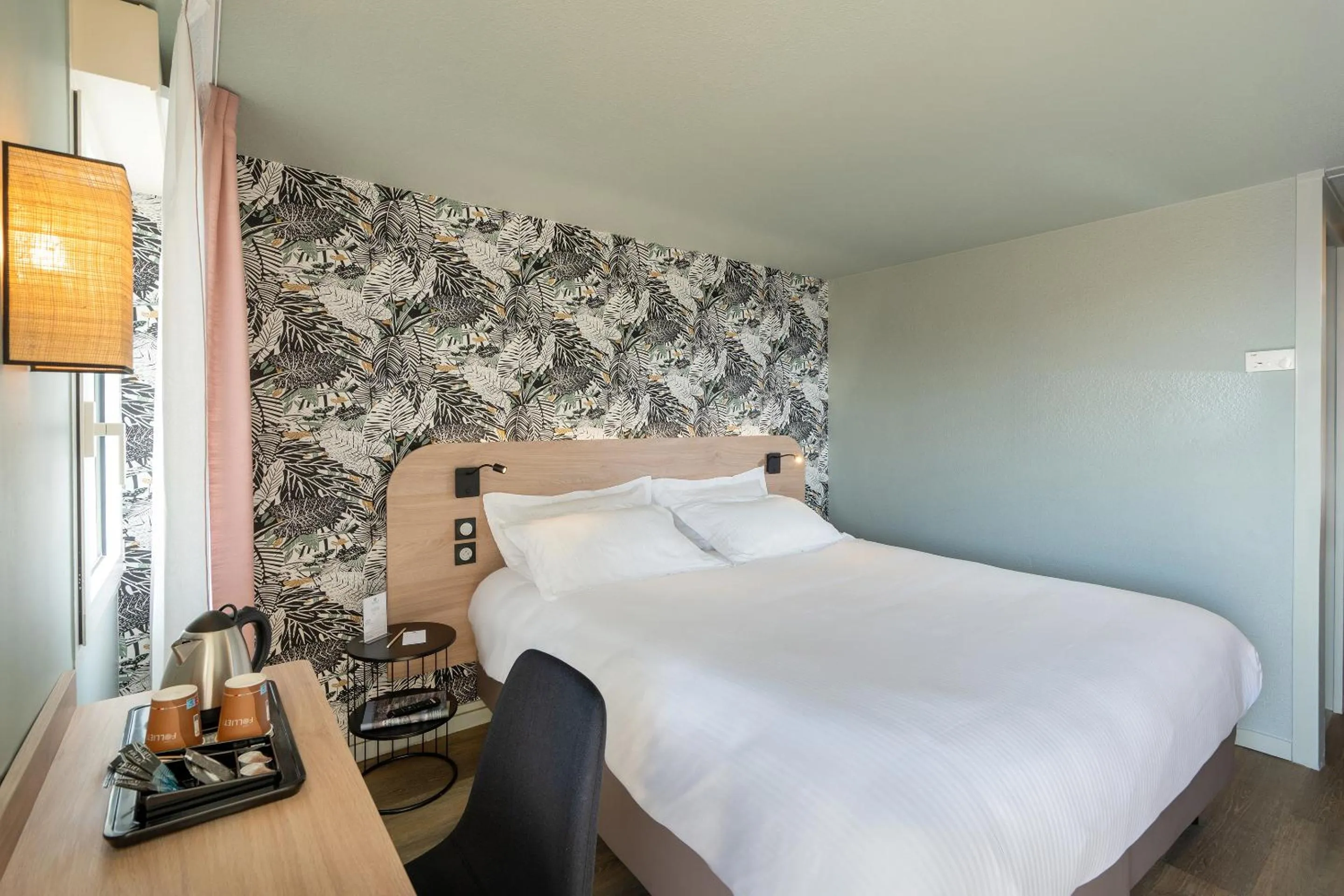 Bedroom, Bed in Sure Hotel by Best Western Rochefort-sur-Mer