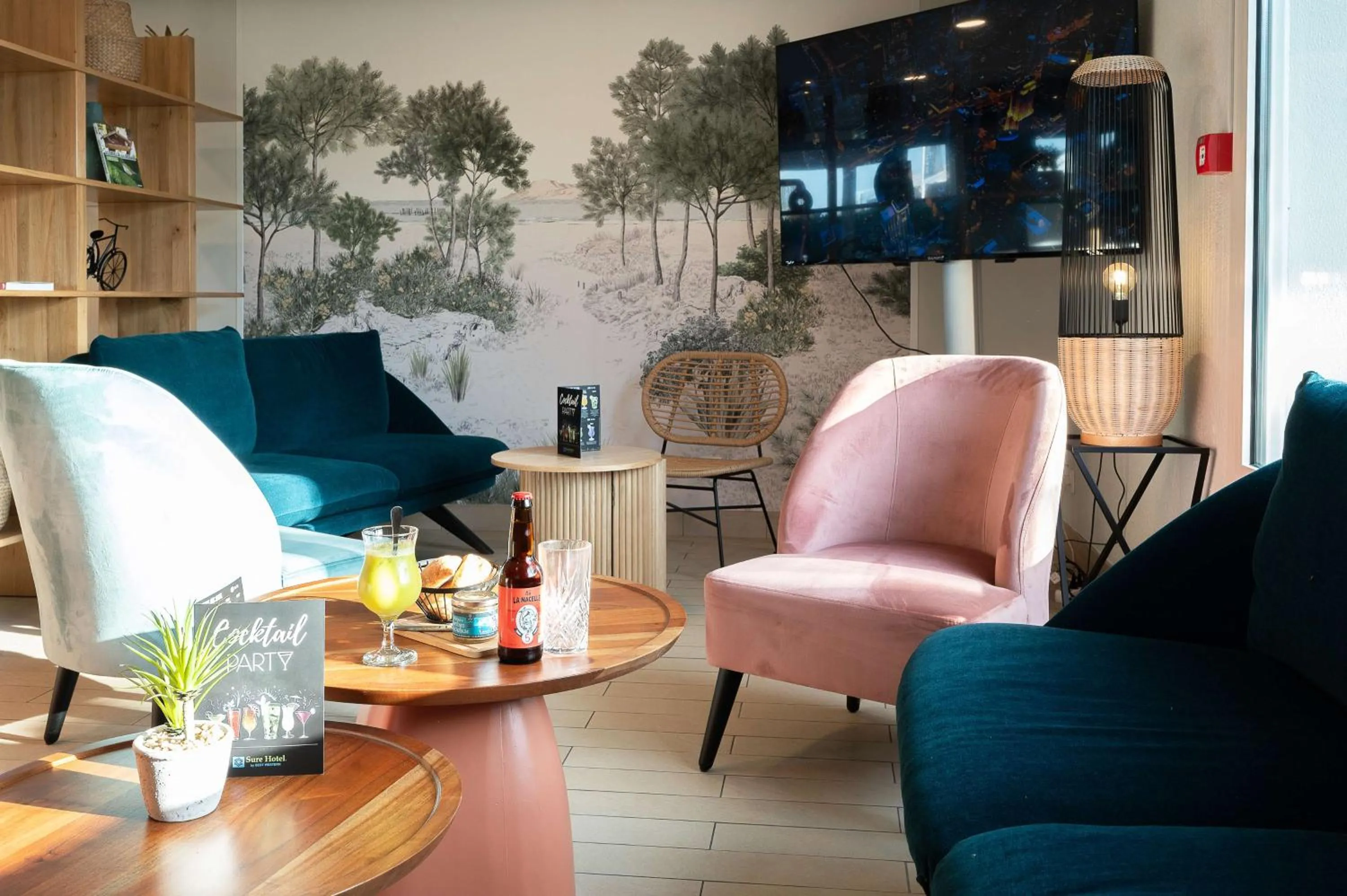 Lobby or reception in Sure Hotel by Best Western Rochefort-sur-Mer