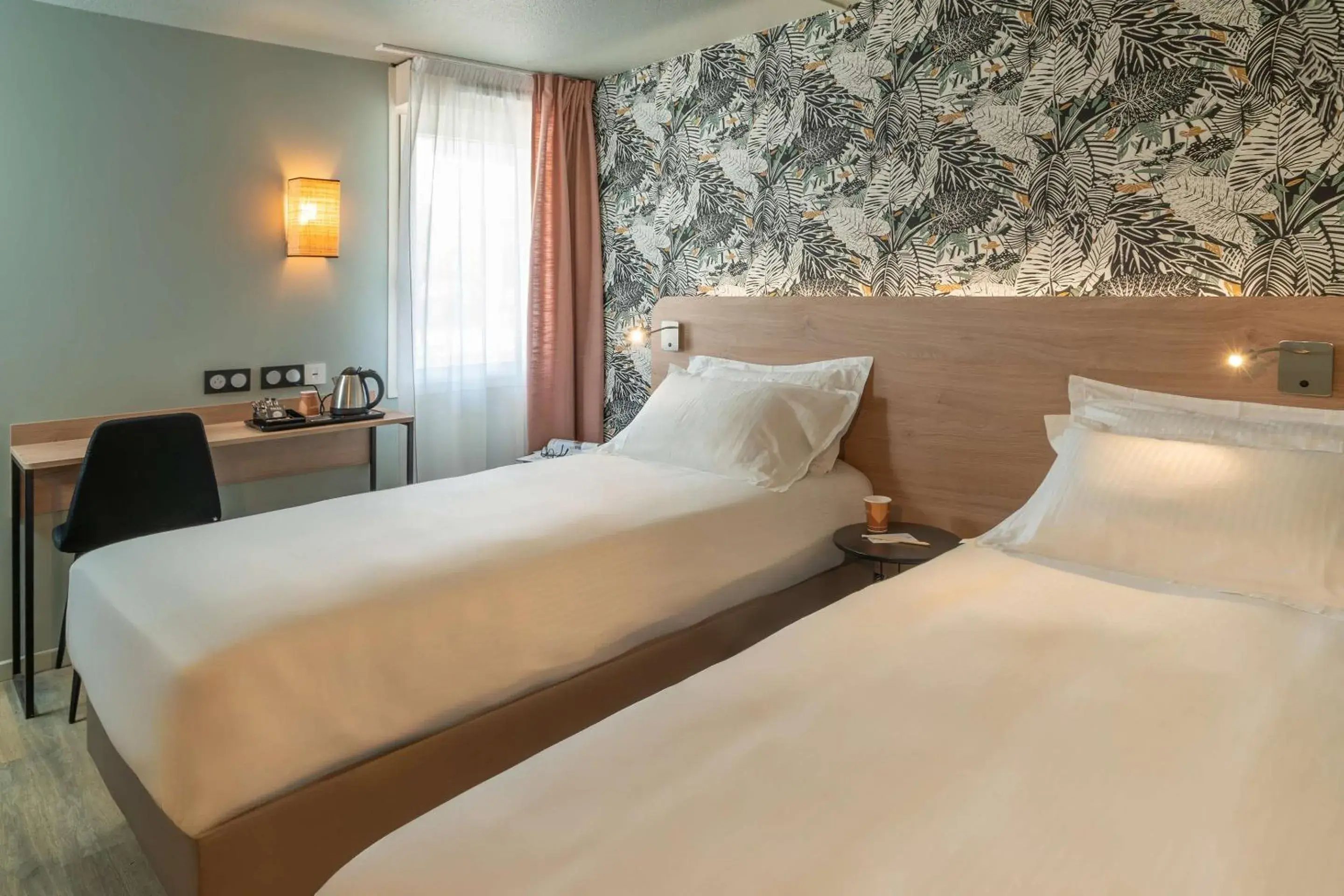 Twin Room in Sure Hotel by Best Western Rochefort-sur-Mer Twin Room in Sure Hotel by Best Western Rochefort-sur-Mer