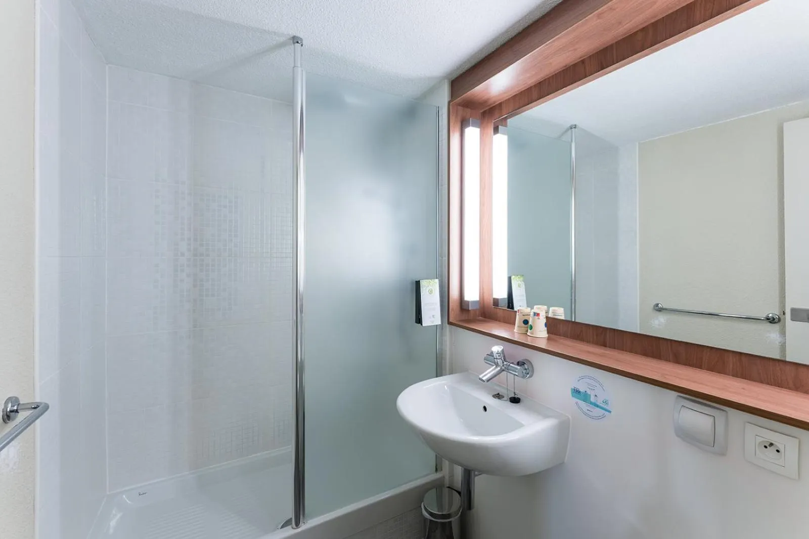 Bathroom in Campanile Rouen Sud - Zénith - Parc Expo