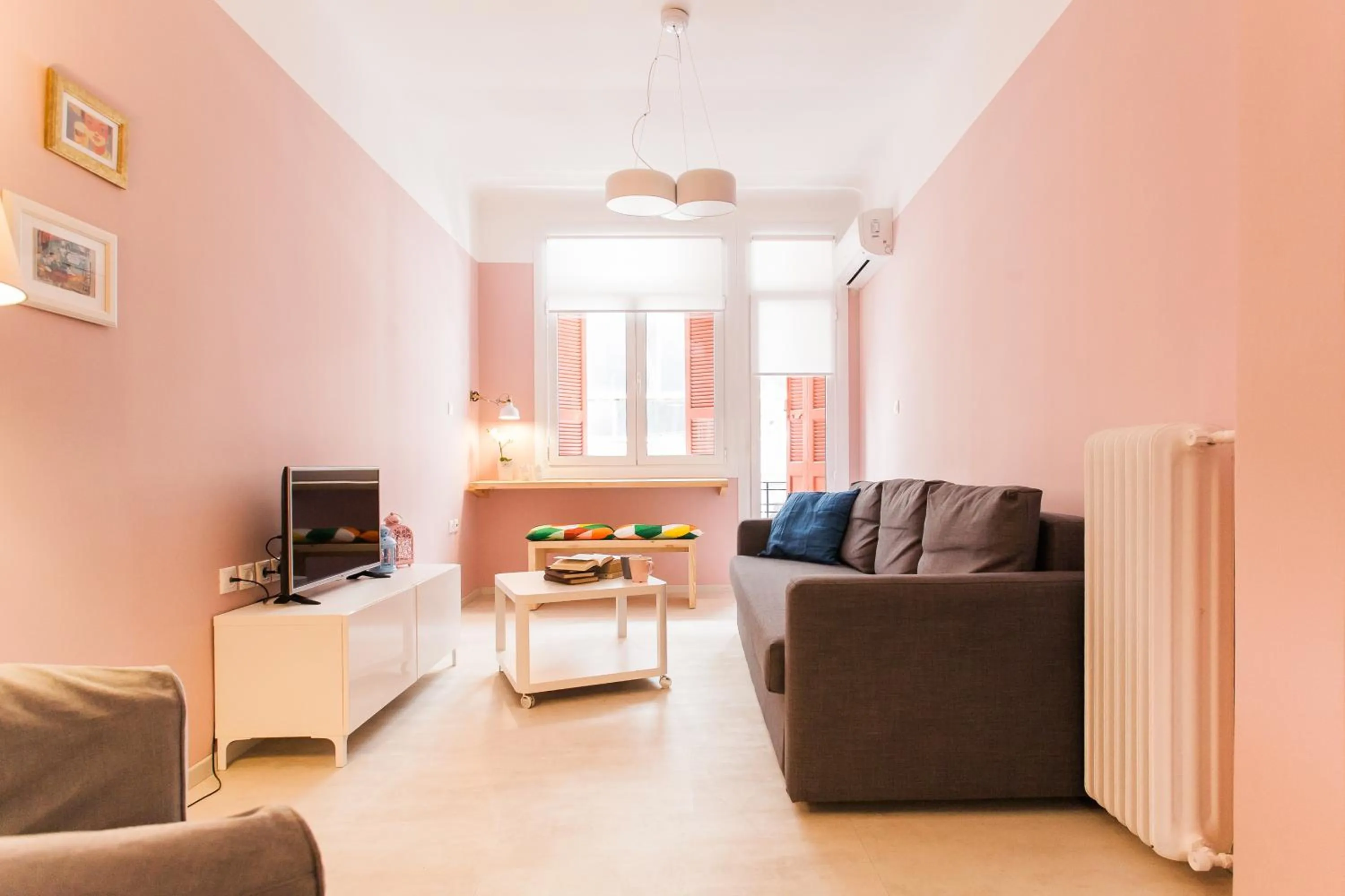 TV and multimedia in Karitsi Place