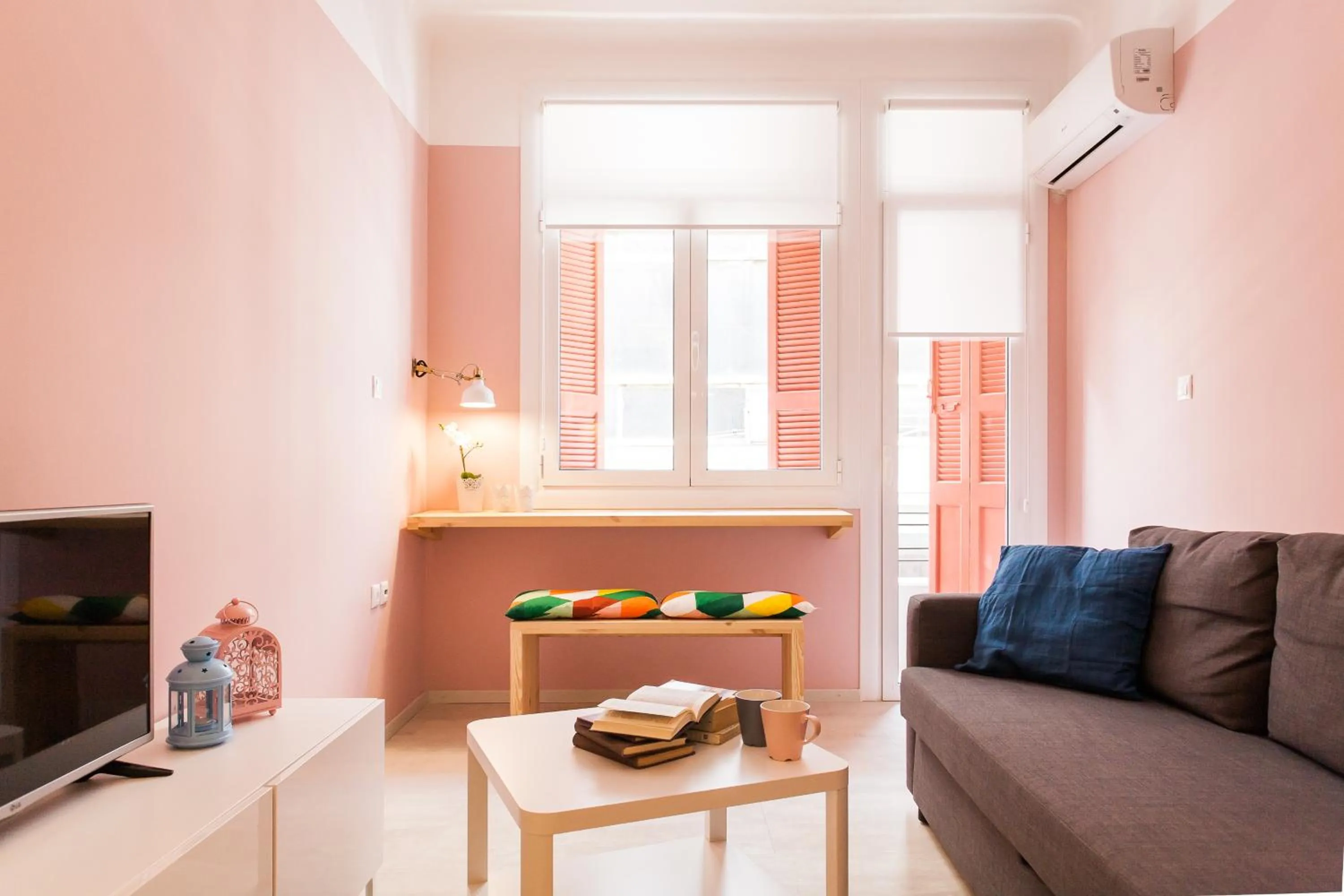 TV and multimedia in Karitsi Place